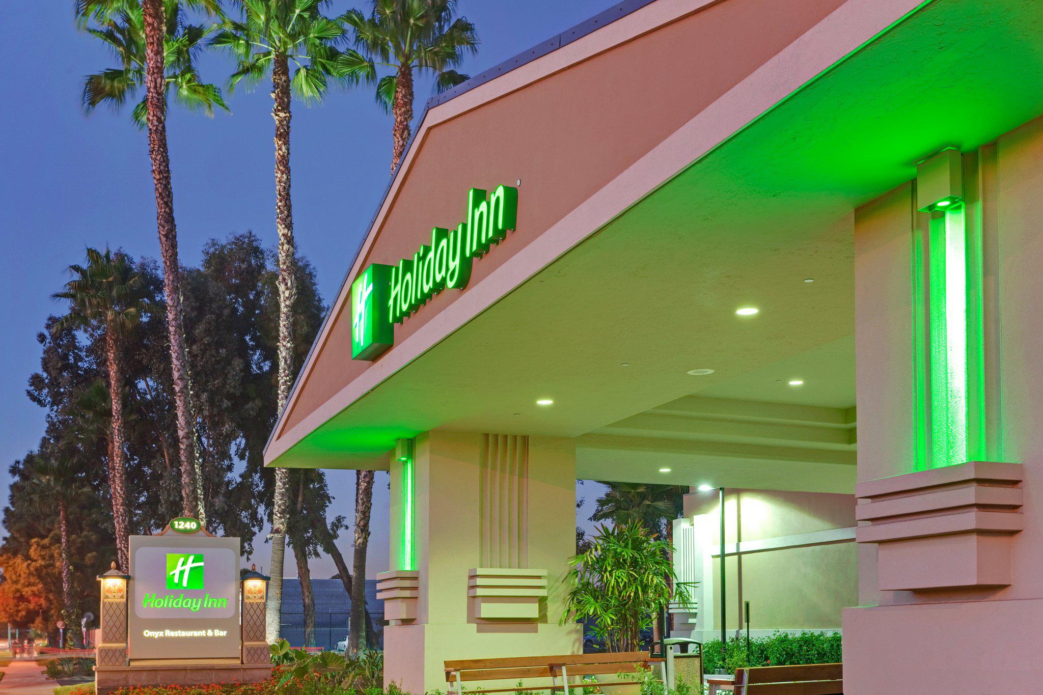 Holiday Inn & Suites Anaheim (1 Blk/Disneyland®) Photo