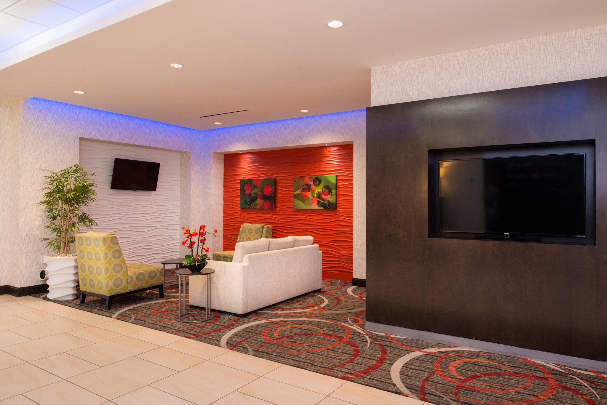 Holiday Inn Express & Suites Monroe Photo