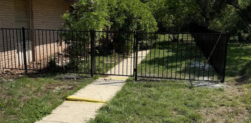 Top Rail Fence San Antonio Image