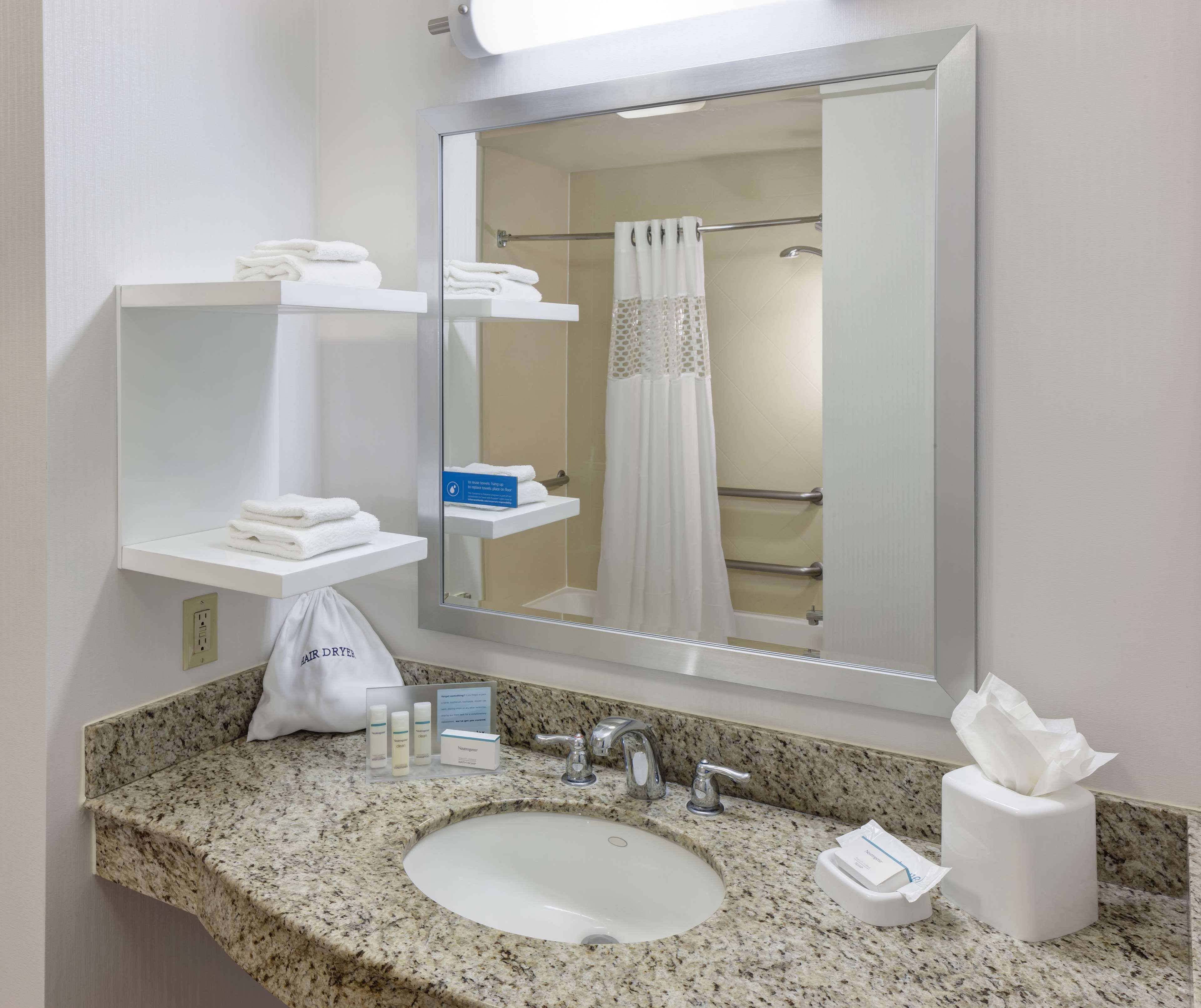 Guest room bath