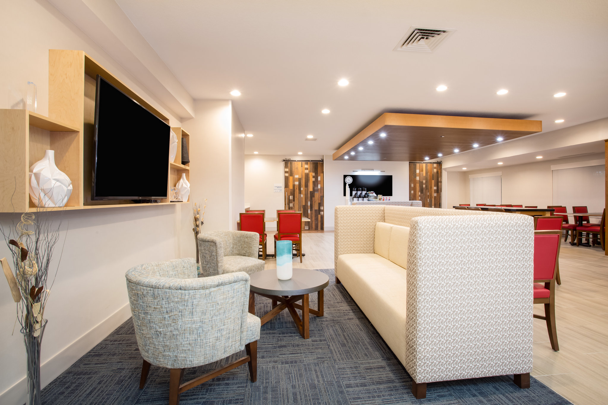 Holiday Inn Express & Suites Ft. Collins by IHG Image