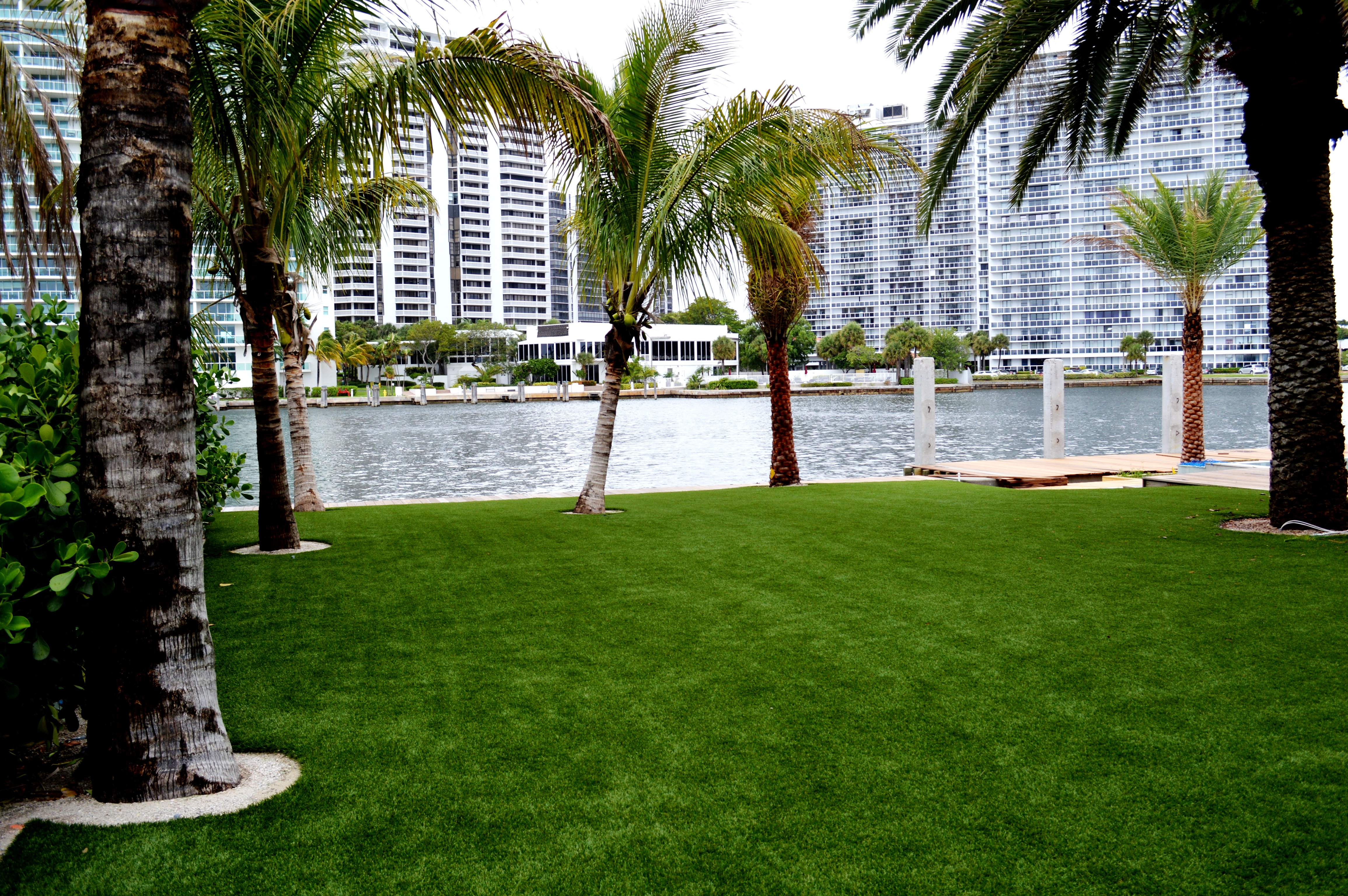 Go Forever Green Artificial Grass & Ivy Photo