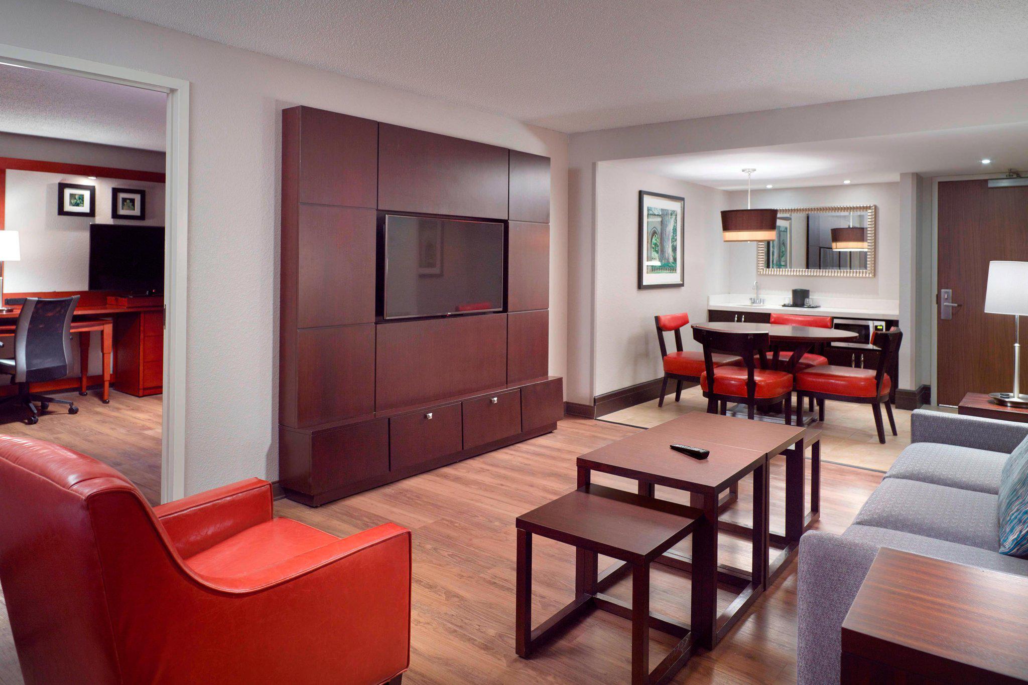 Courtyard by Marriott Atlanta Decatur Downtown/Emory Photo