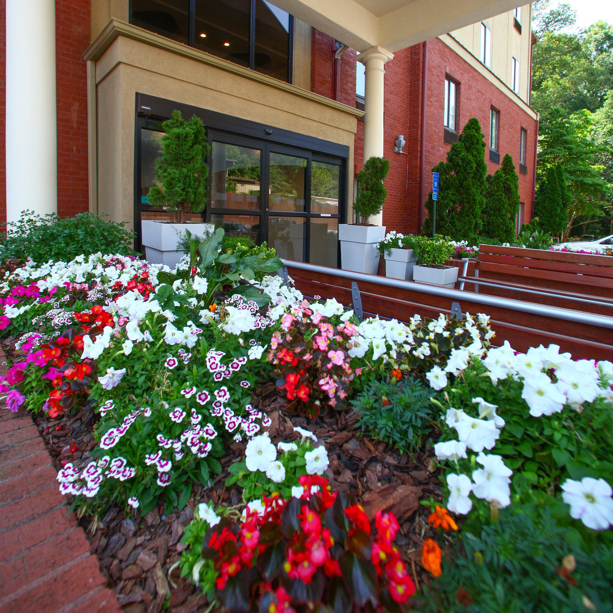 Holiday Inn Express & Suites Atlanta-Emory University Area Photo