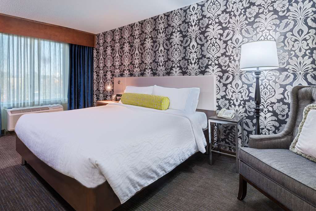 Hilton Garden Inn Westbury Image