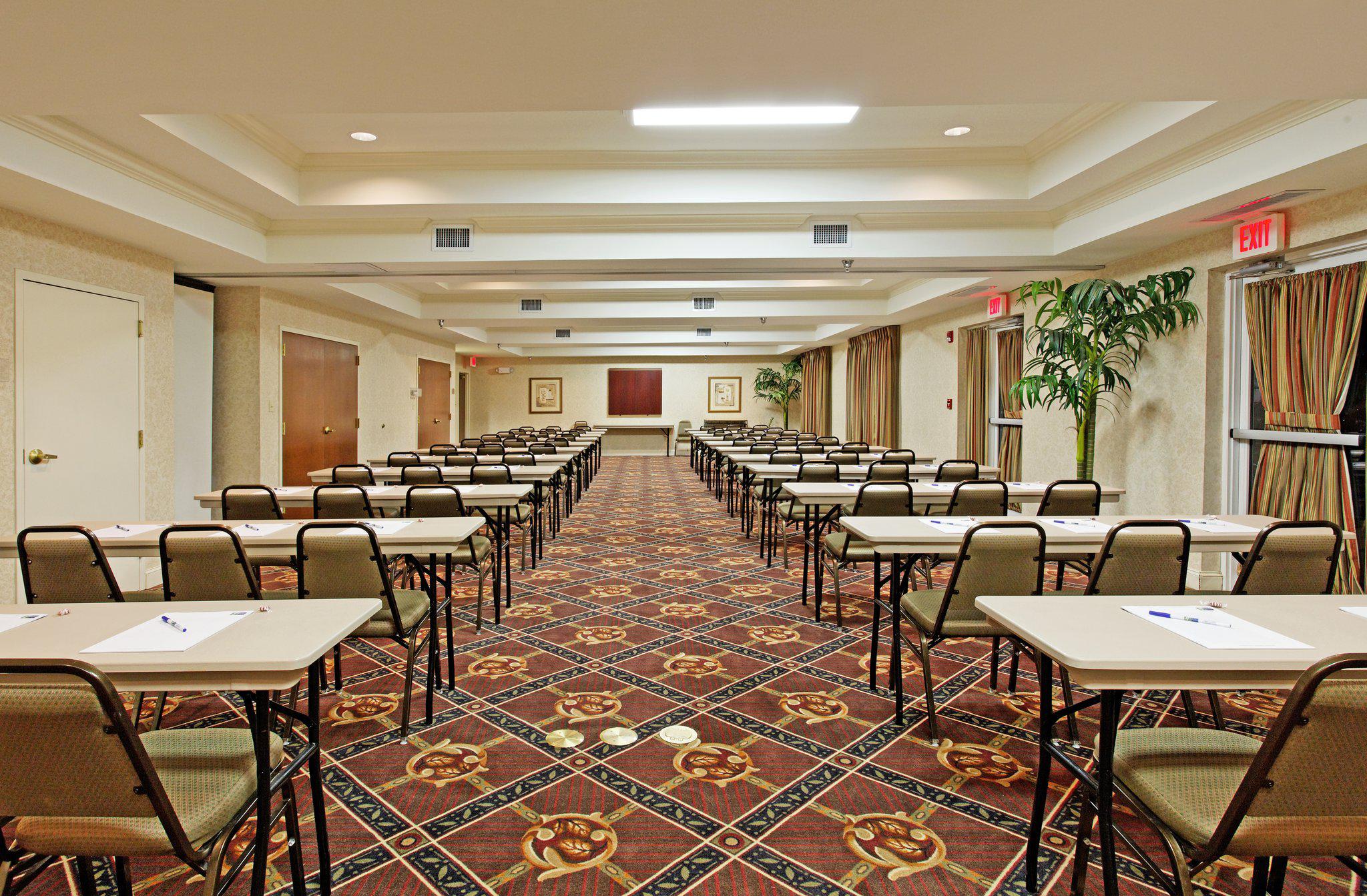 Holiday Inn Express & Suites Cullman Photo