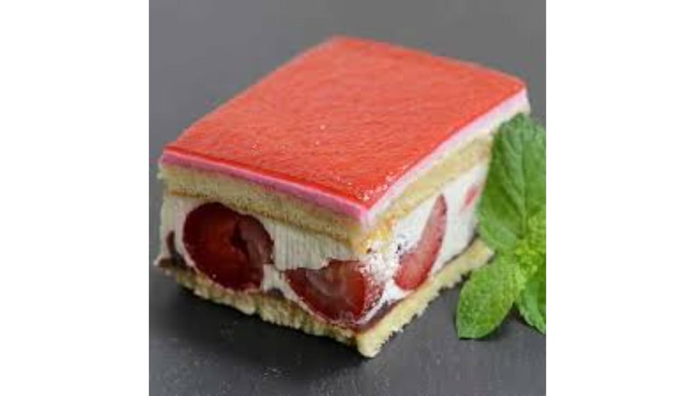 Straweberry stripe cake
