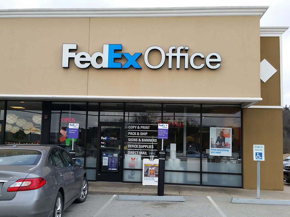 FedEx Office Print & Ship Center Photo