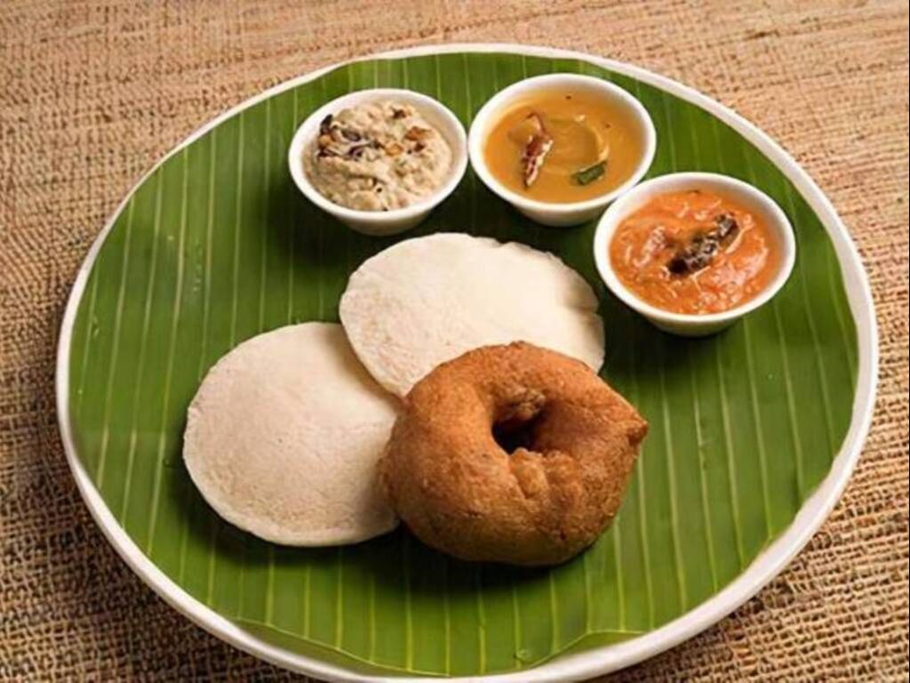 Idli (2) Medu Vada (1) Combo