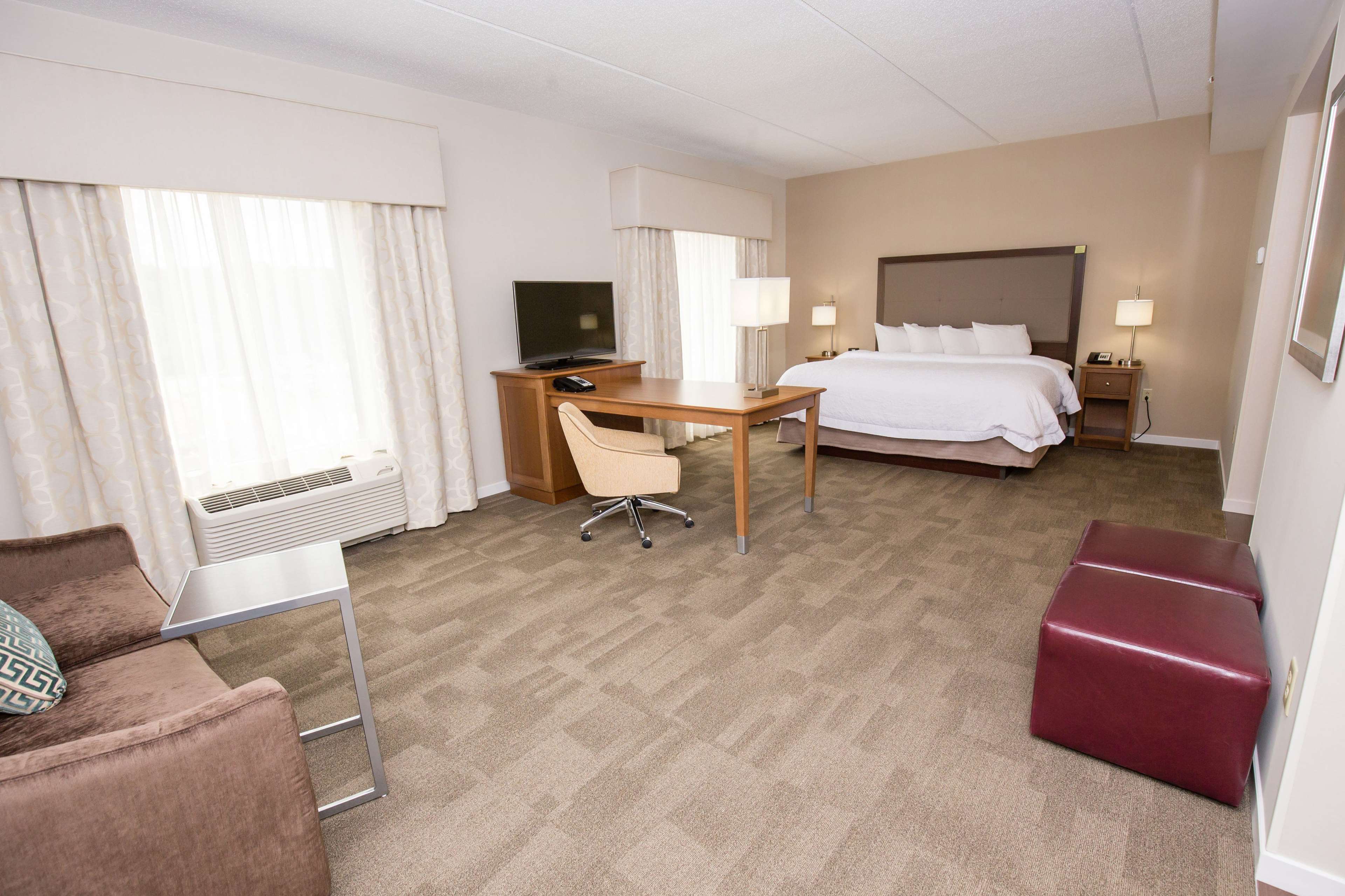 Hampton Inn & Suites Pittsburgh/Harmarville Photo