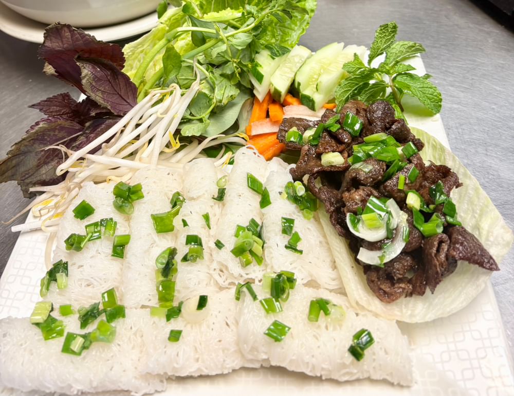 44. Steamed Vermicelli with Grilled Meats