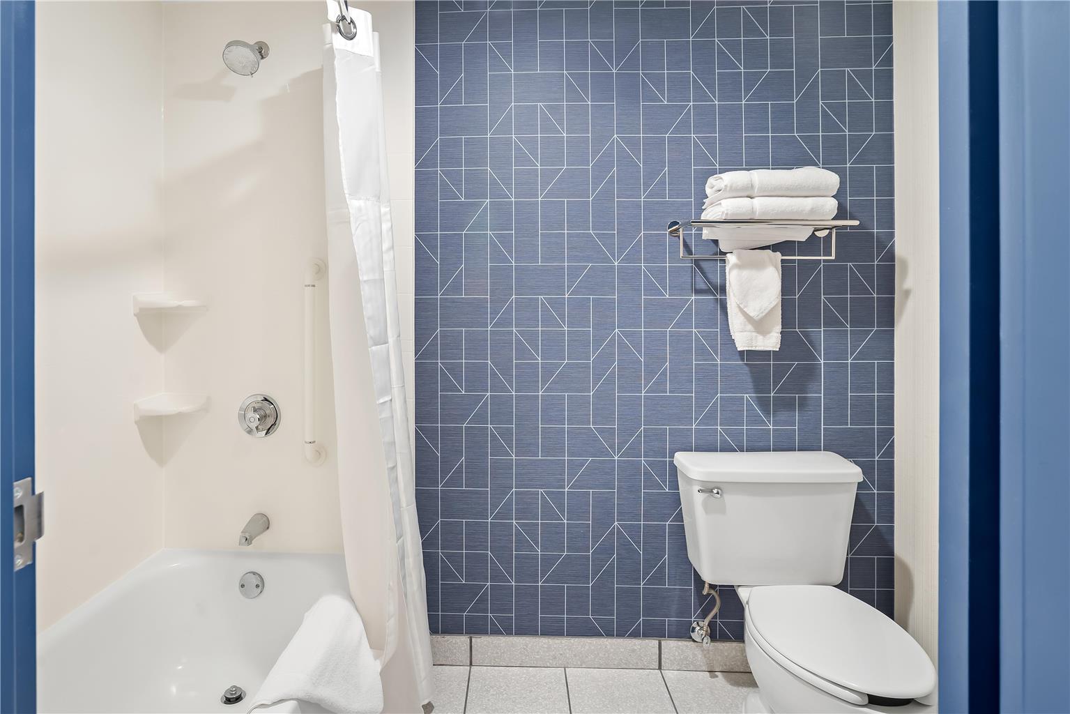 Spark by Hilton Bettendorf Quad Cities Image