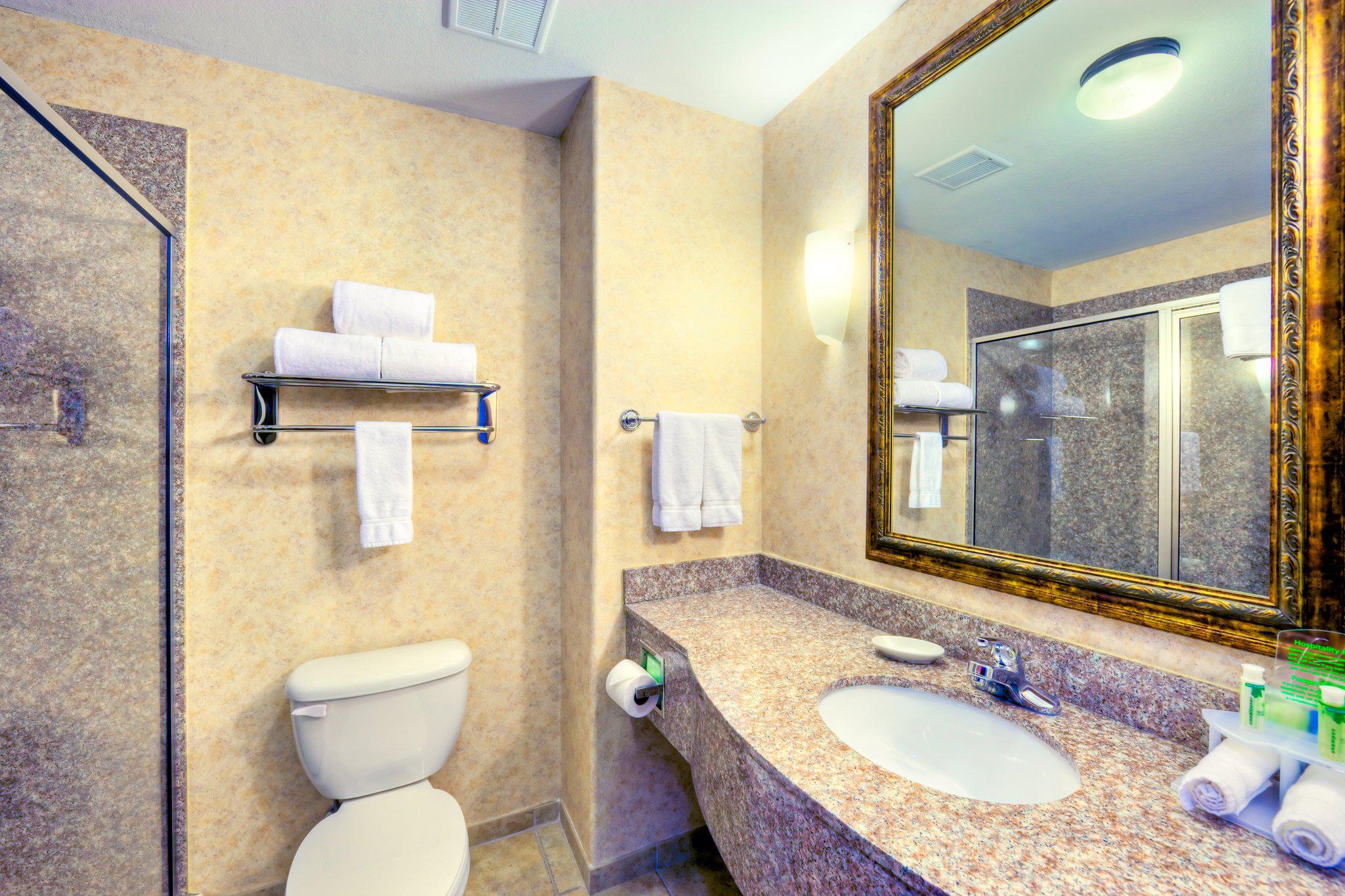 Holiday Inn Express & Suites Granbury Photo