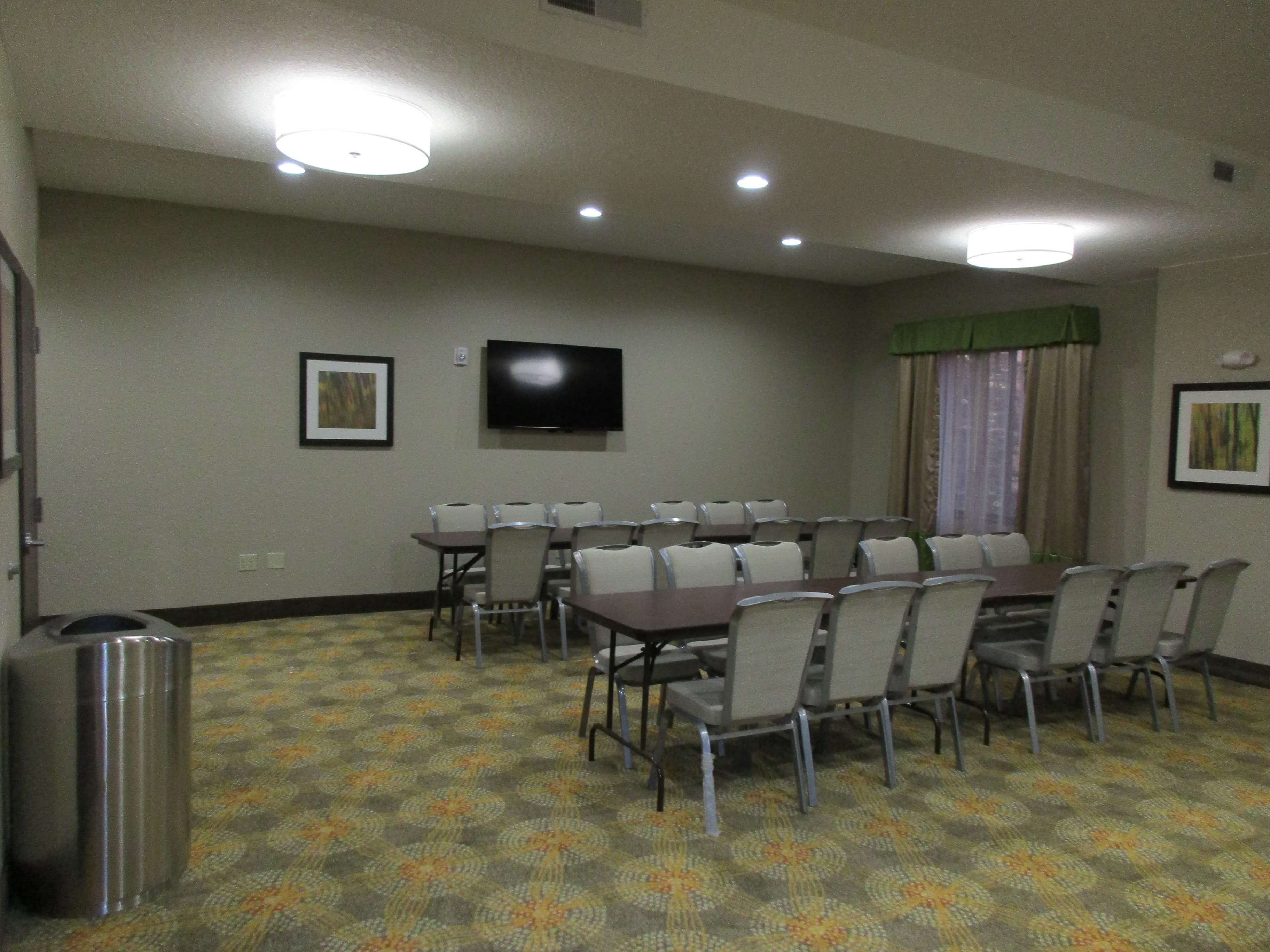 Best Western Plus Fairview Inn & Suites Photo