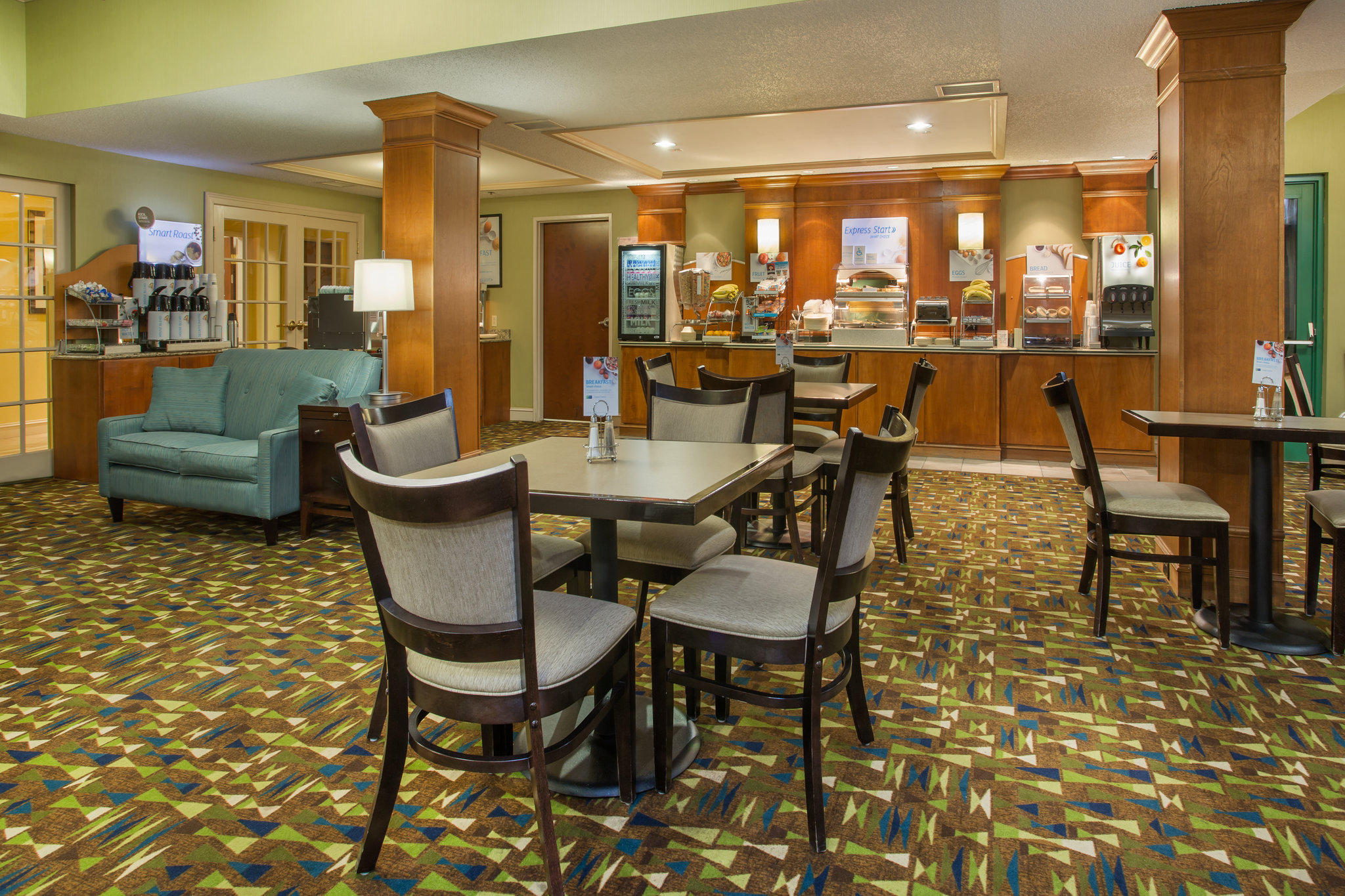 Holiday Inn Express & Suites Kalamazoo Photo