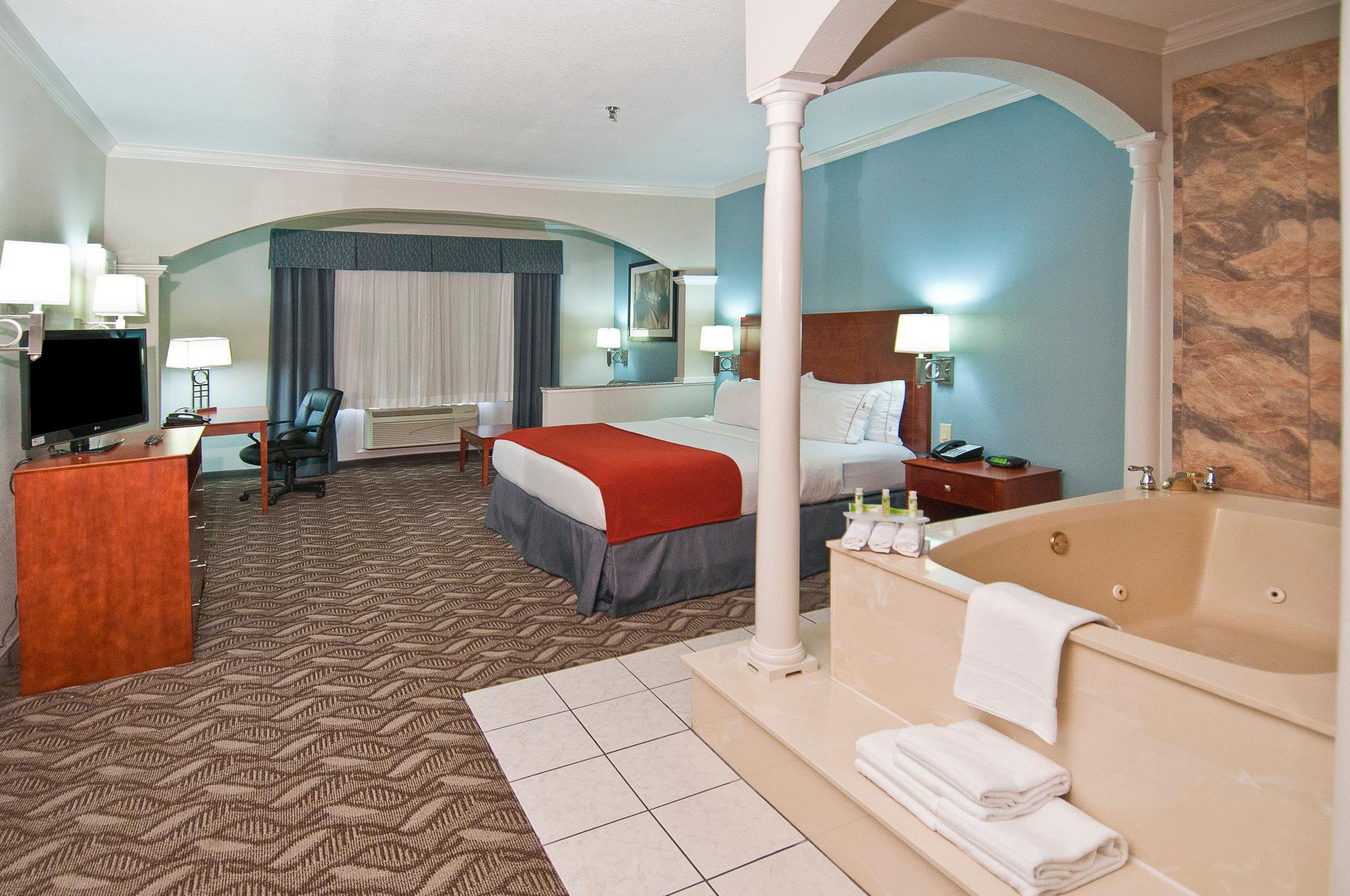 Holiday Inn Express & Suites Lake Charles Photo