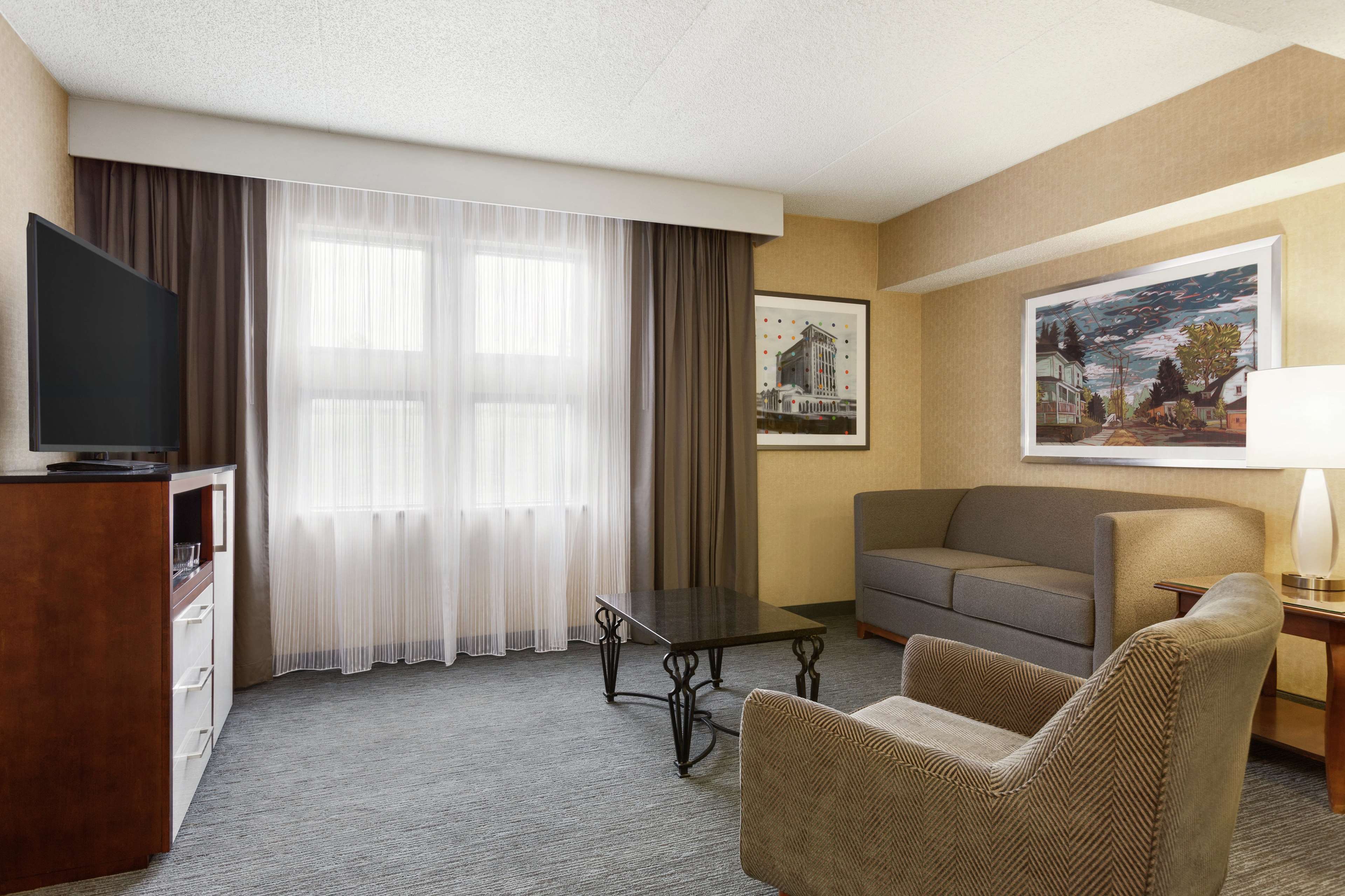 DoubleTree by Hilton Hotel Detroit - Novi Photo