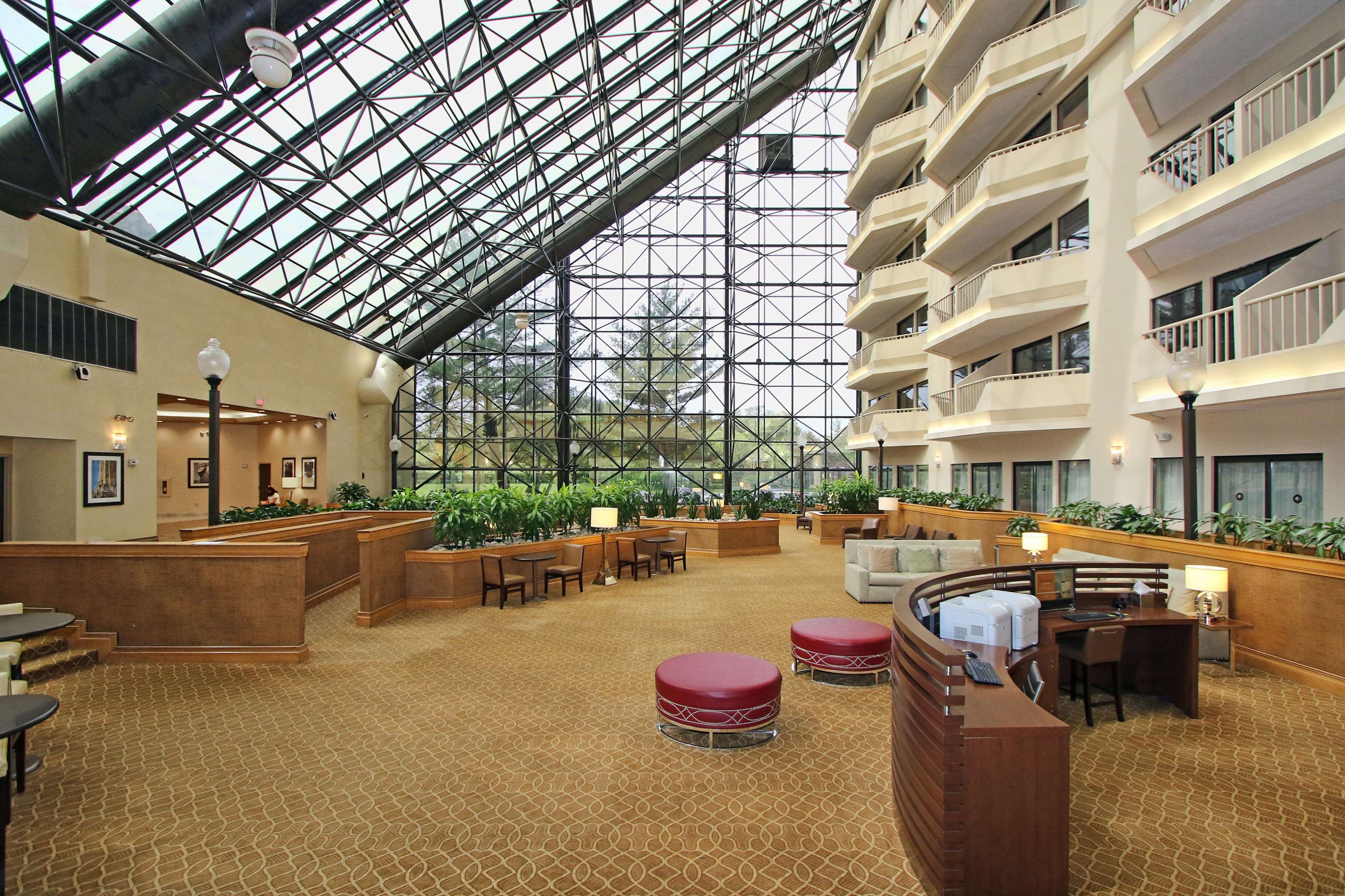 DoubleTree by Hilton Hotel Newark Airport Photo