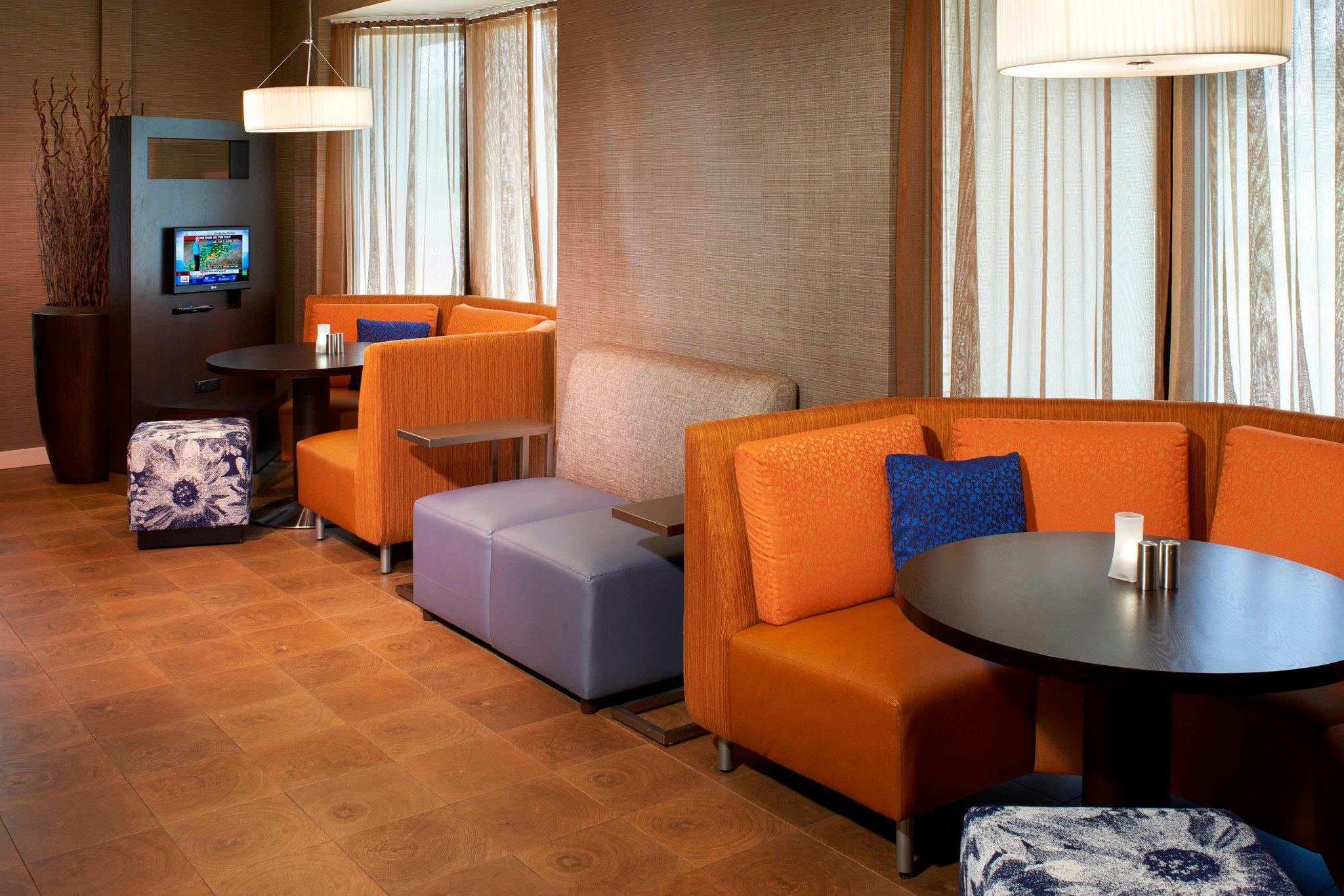 Courtyard by Marriott Detroit Novi Photo