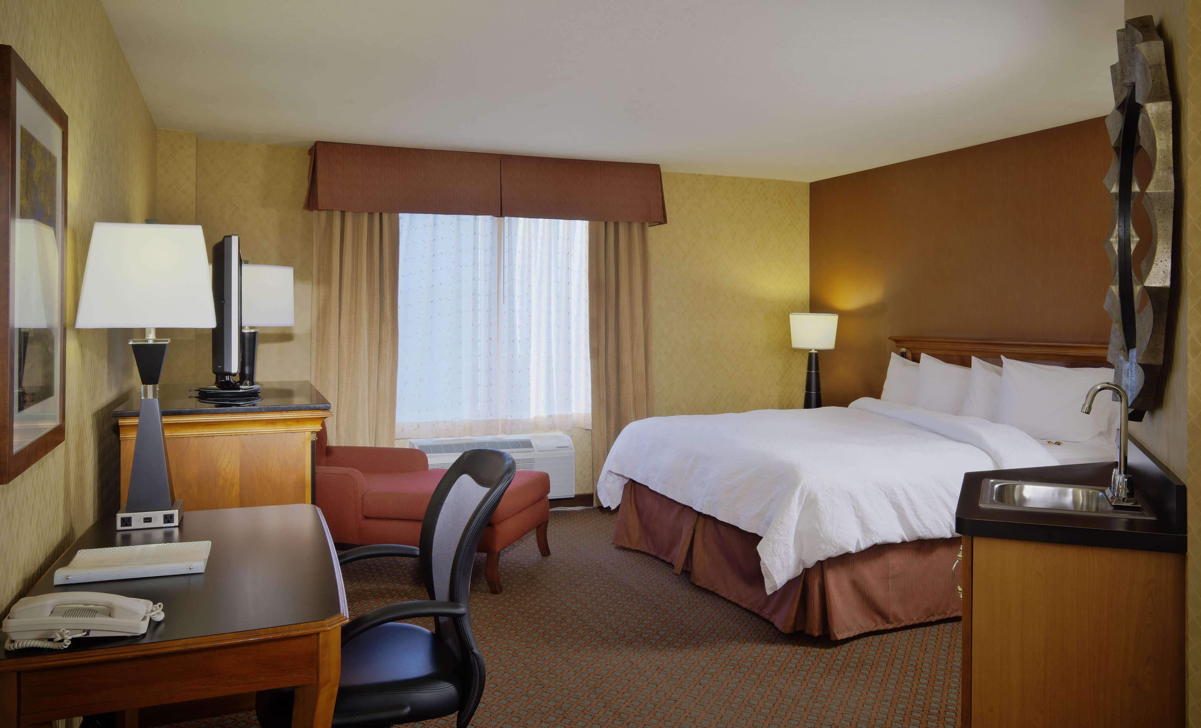 Hampton Inn & Suites Salt Lake City Airport Photo