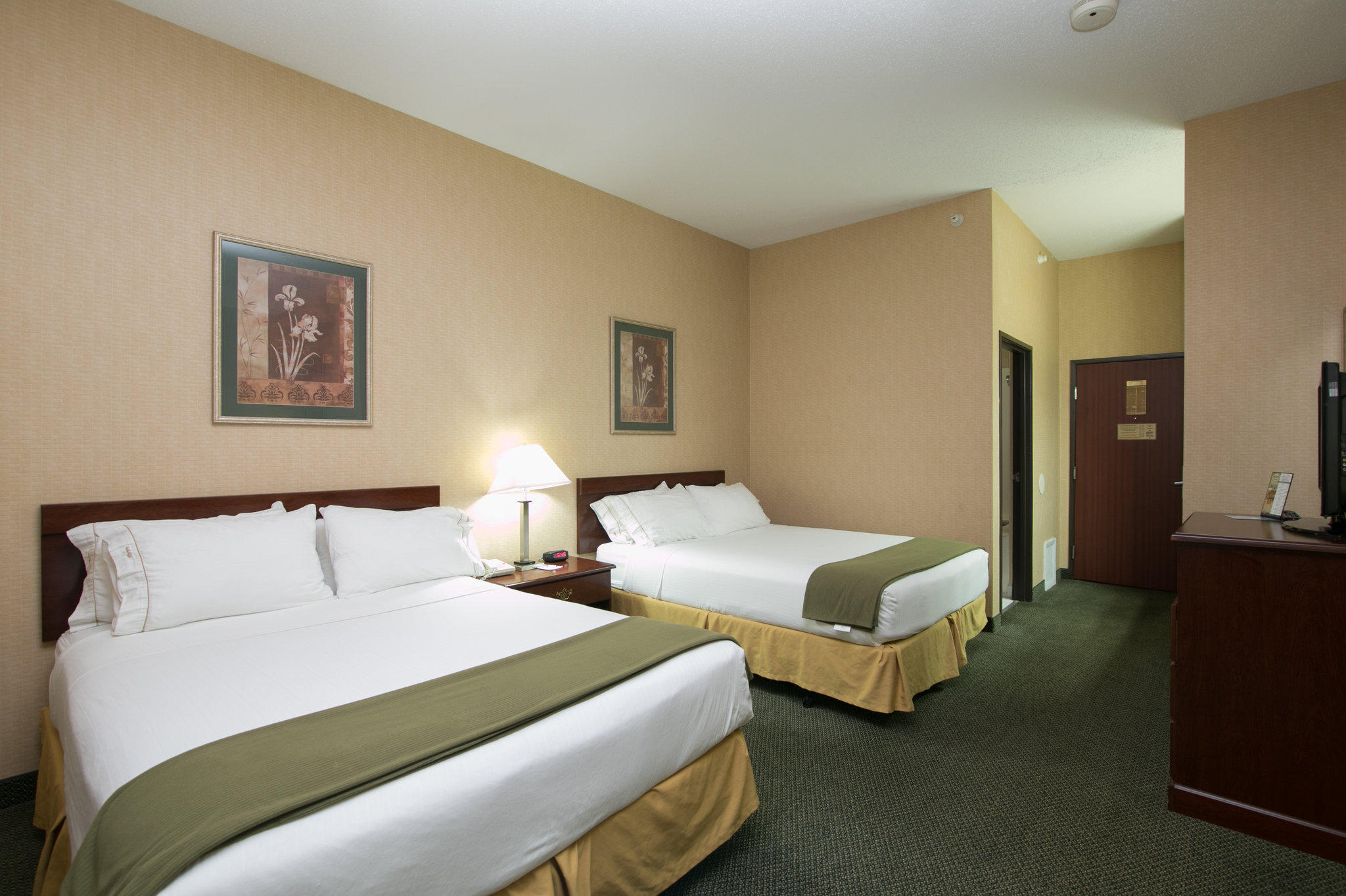 Holiday Inn Express & Suites Sycamore Photo