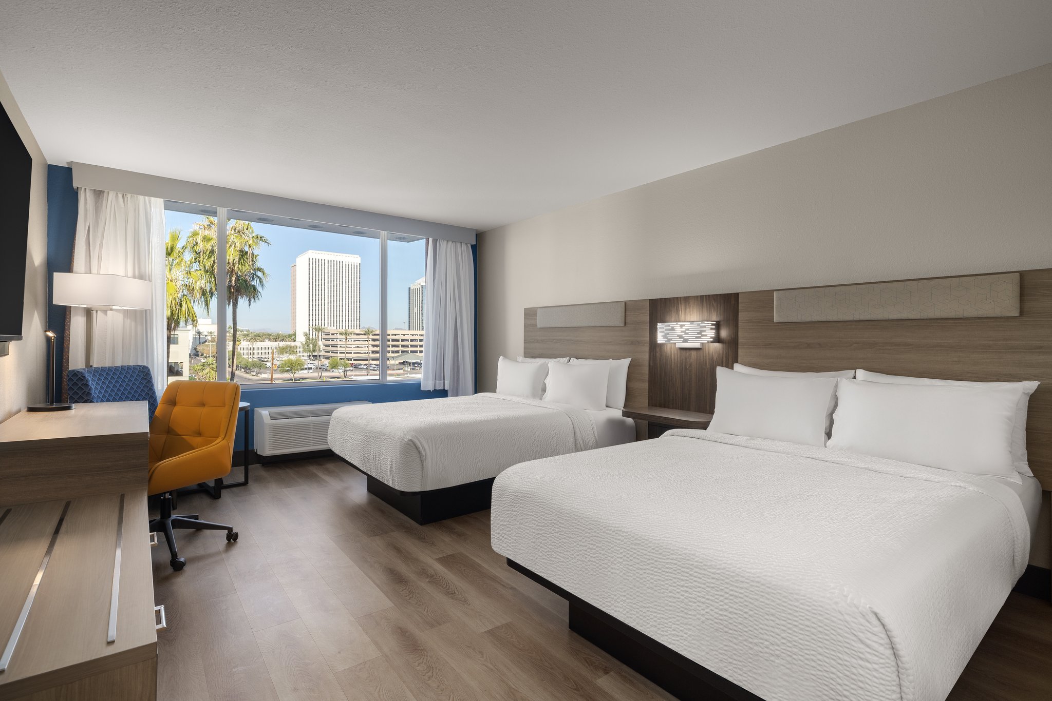 Holiday Inn Express & Suites Phoenix - Midtown by IHG Image