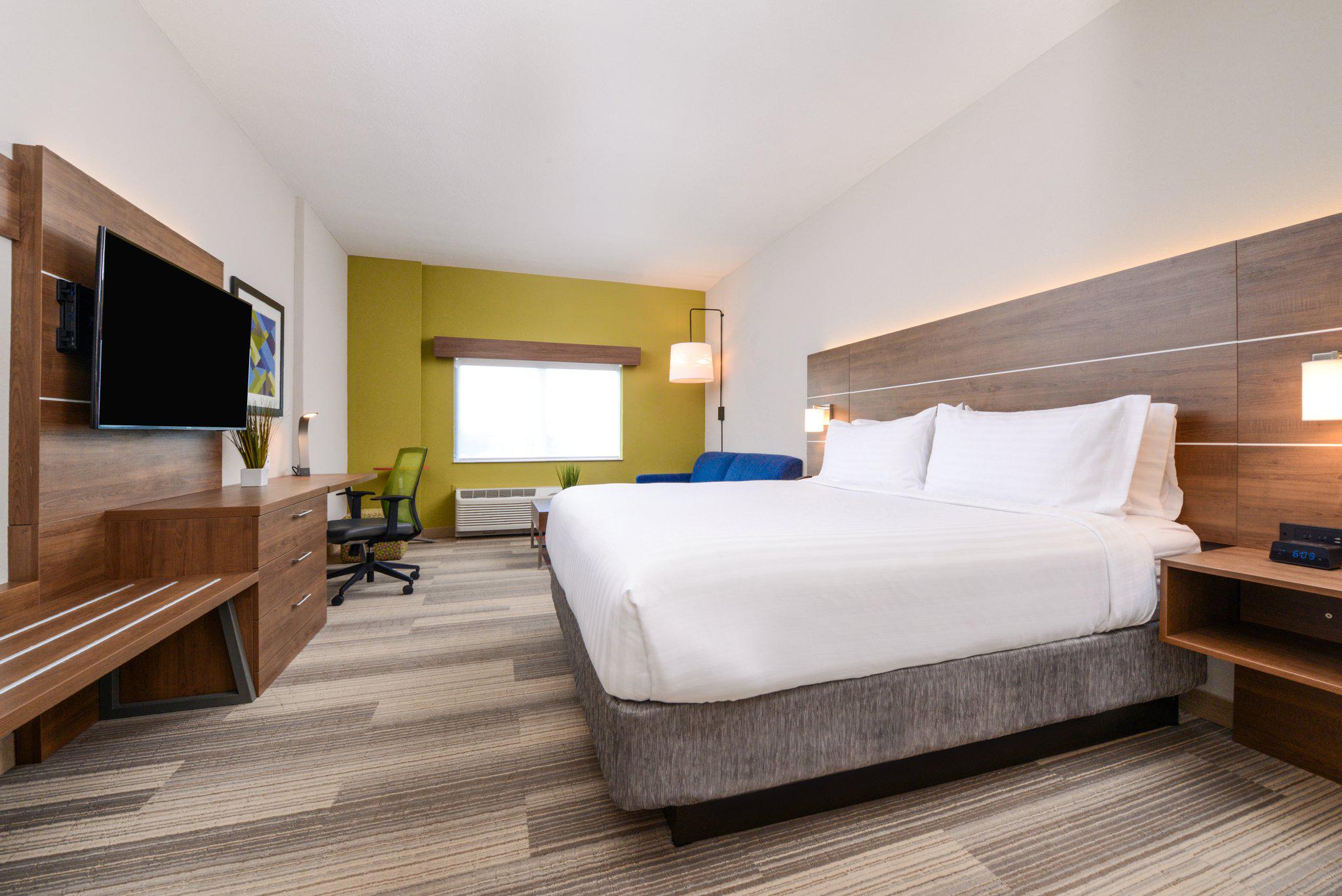 Holiday Inn Express & Suites Ruskin - Sun City Photo