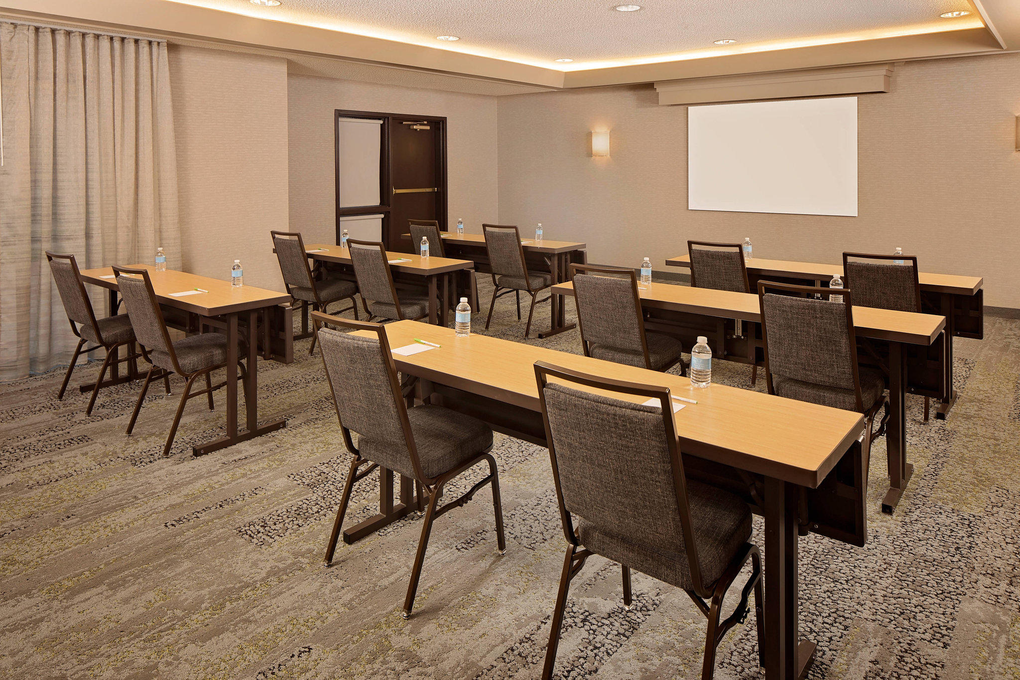 Courtyard by Marriott Dallas Addison/Quorum Drive Photo