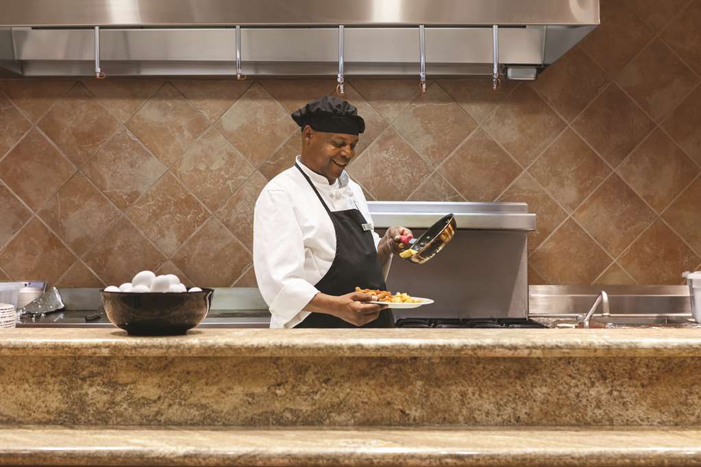 Embassy Suites by Hilton Omaha La Vista Hotel & Conference Center Image