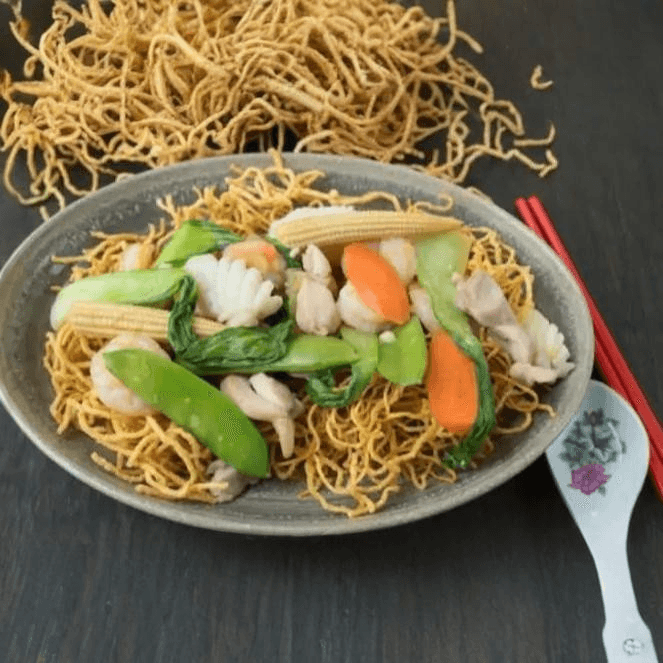 132. Crispy Fried Egg Noodle with Mixed Vegetables & Tofu / Mì Xào Gon Chay