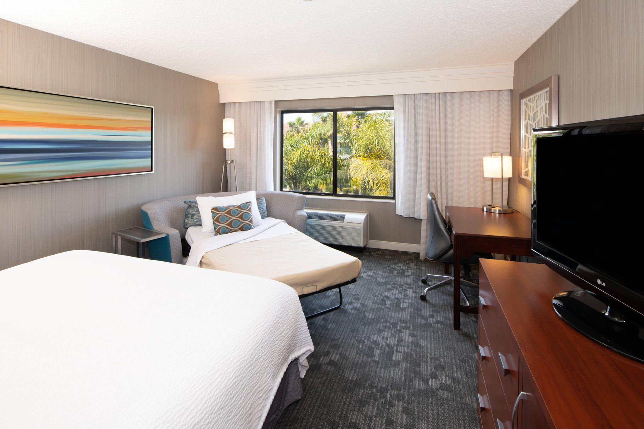 Courtyard by Marriott Oakland Airport Photo