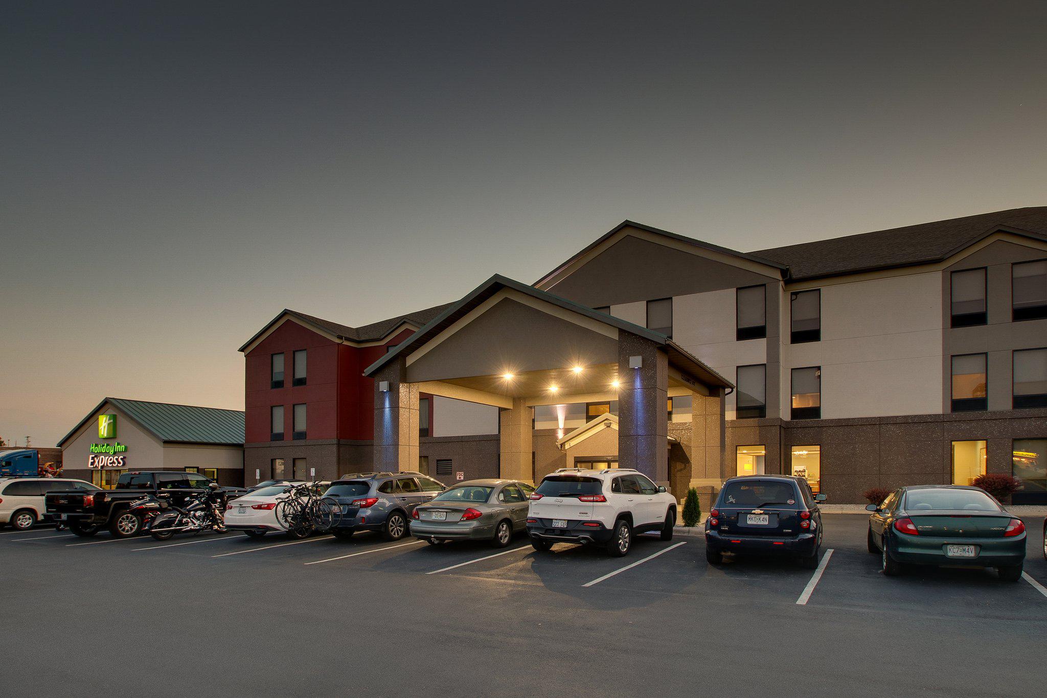 Holiday Inn Express & Suites Lebanon Photo