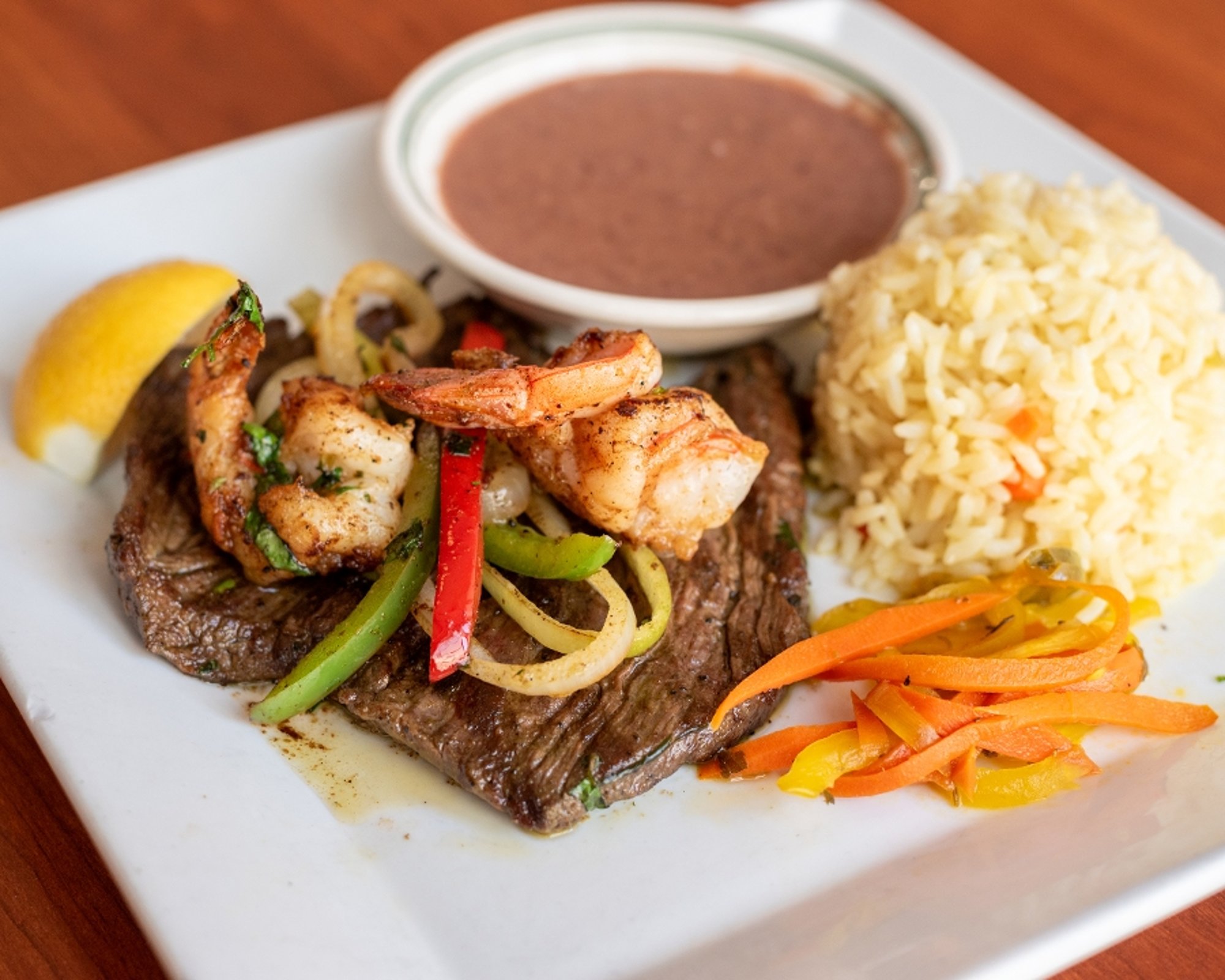 Bistec con Camarones