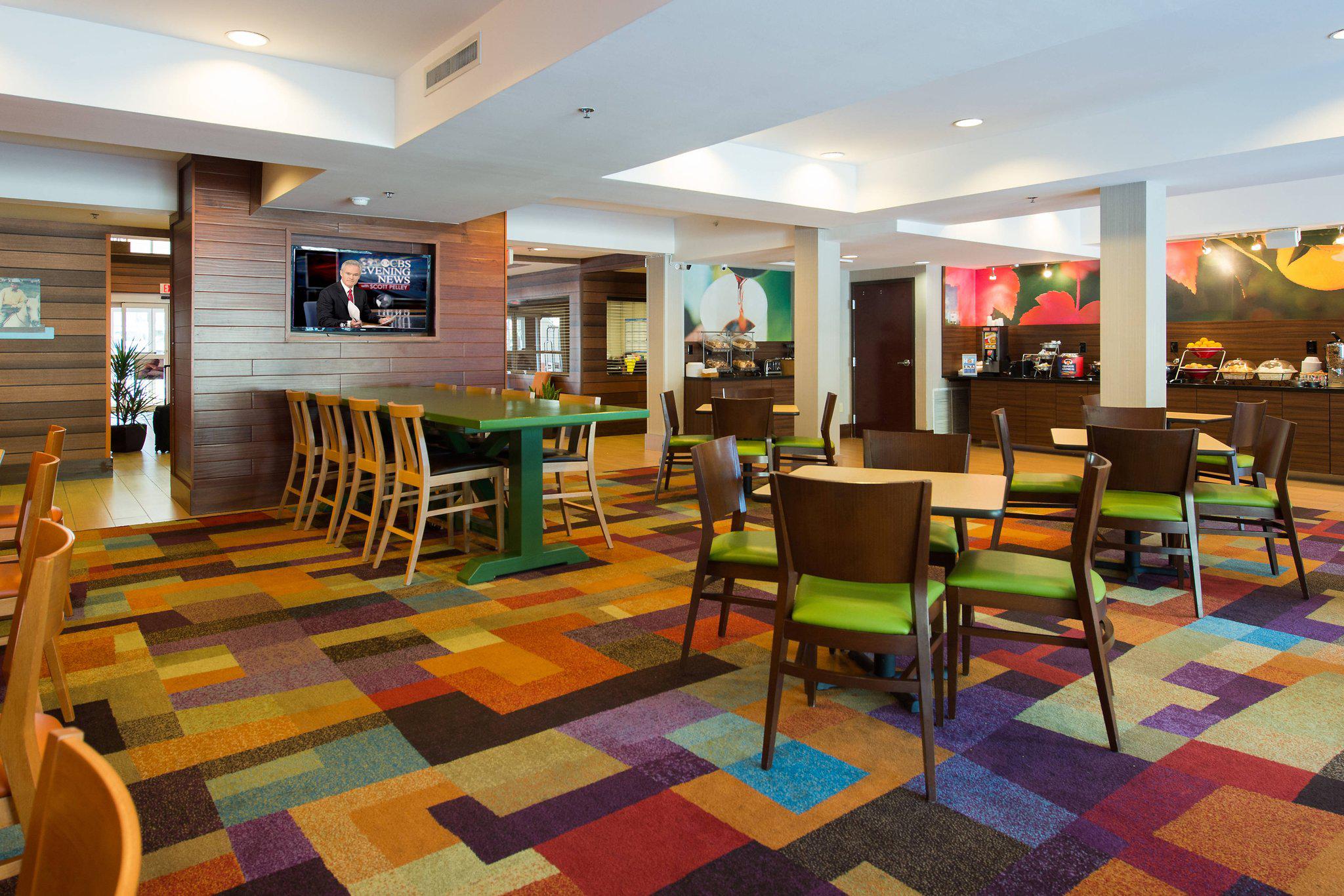 Fairfield Inn & Suites by Marriott Charleston North/Ashley Phosphate Photo