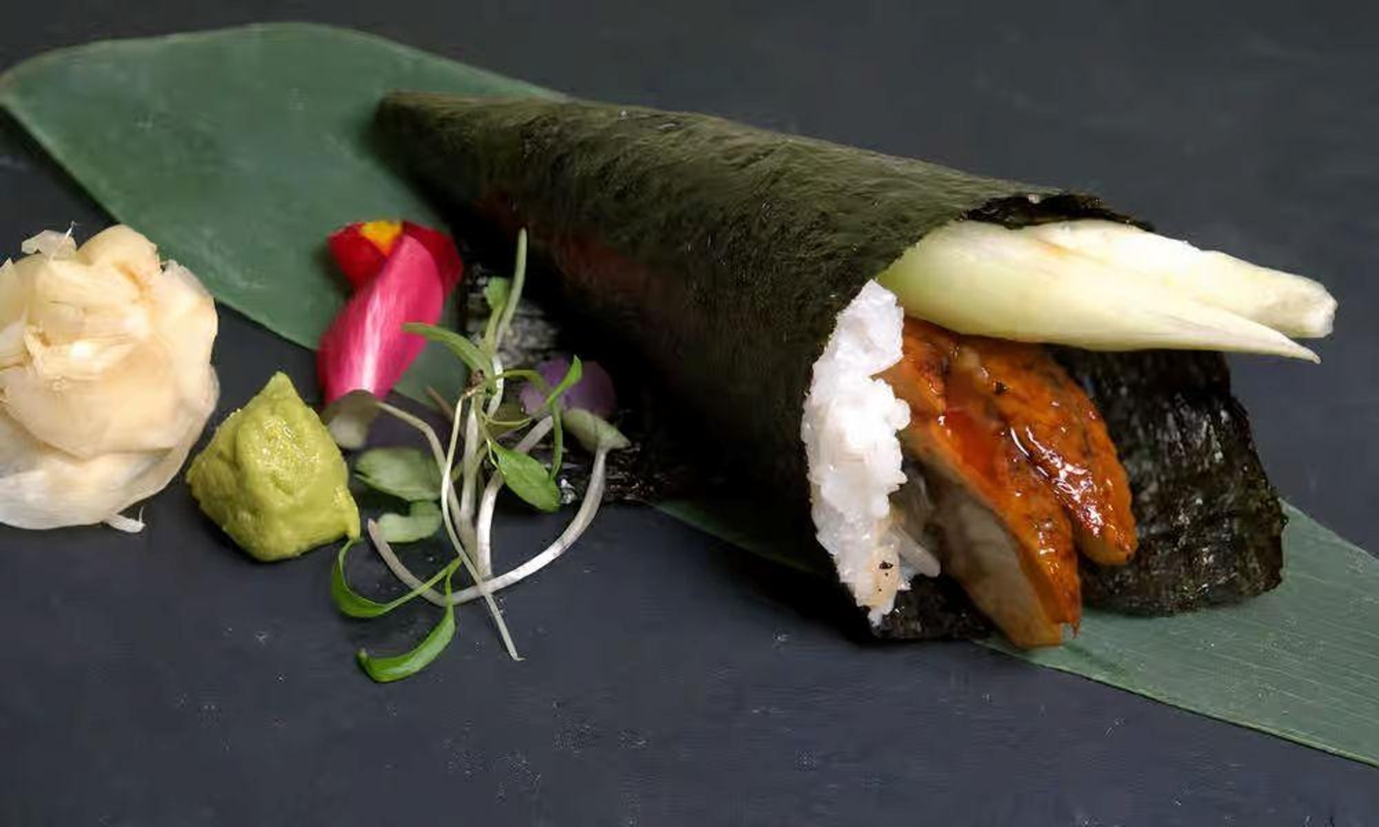 Eel, Avocado & Tobiko Hr