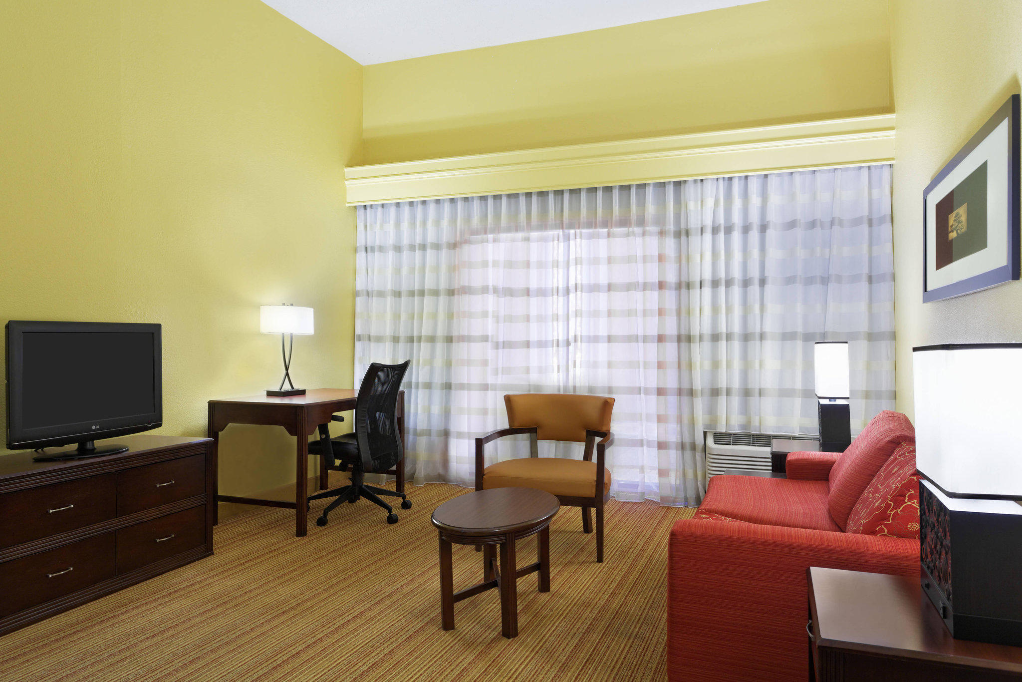 Courtyard by Marriott Chesapeake Greenbrier Photo