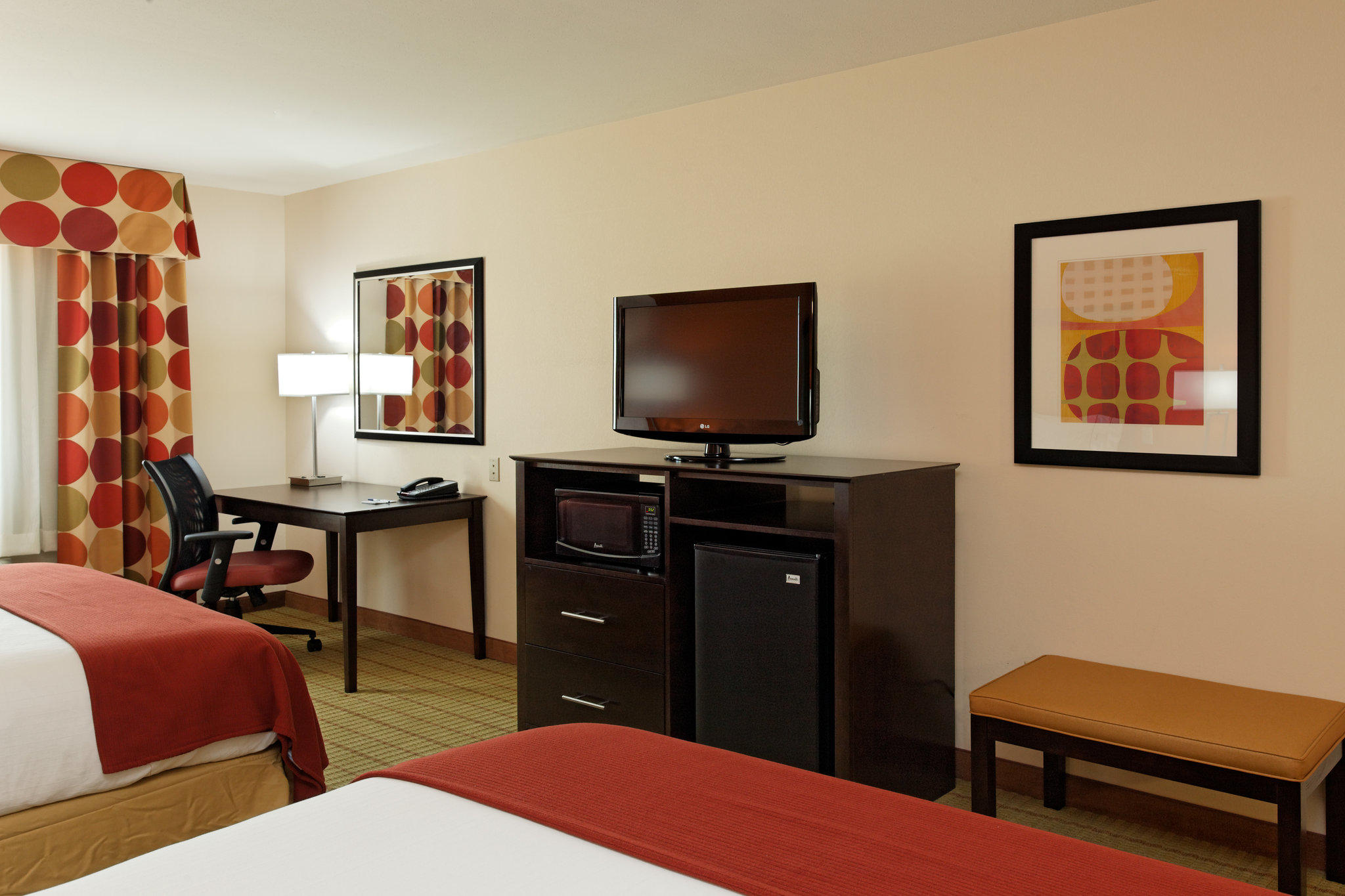 Holiday Inn Express & Suites Florence Northeast Photo