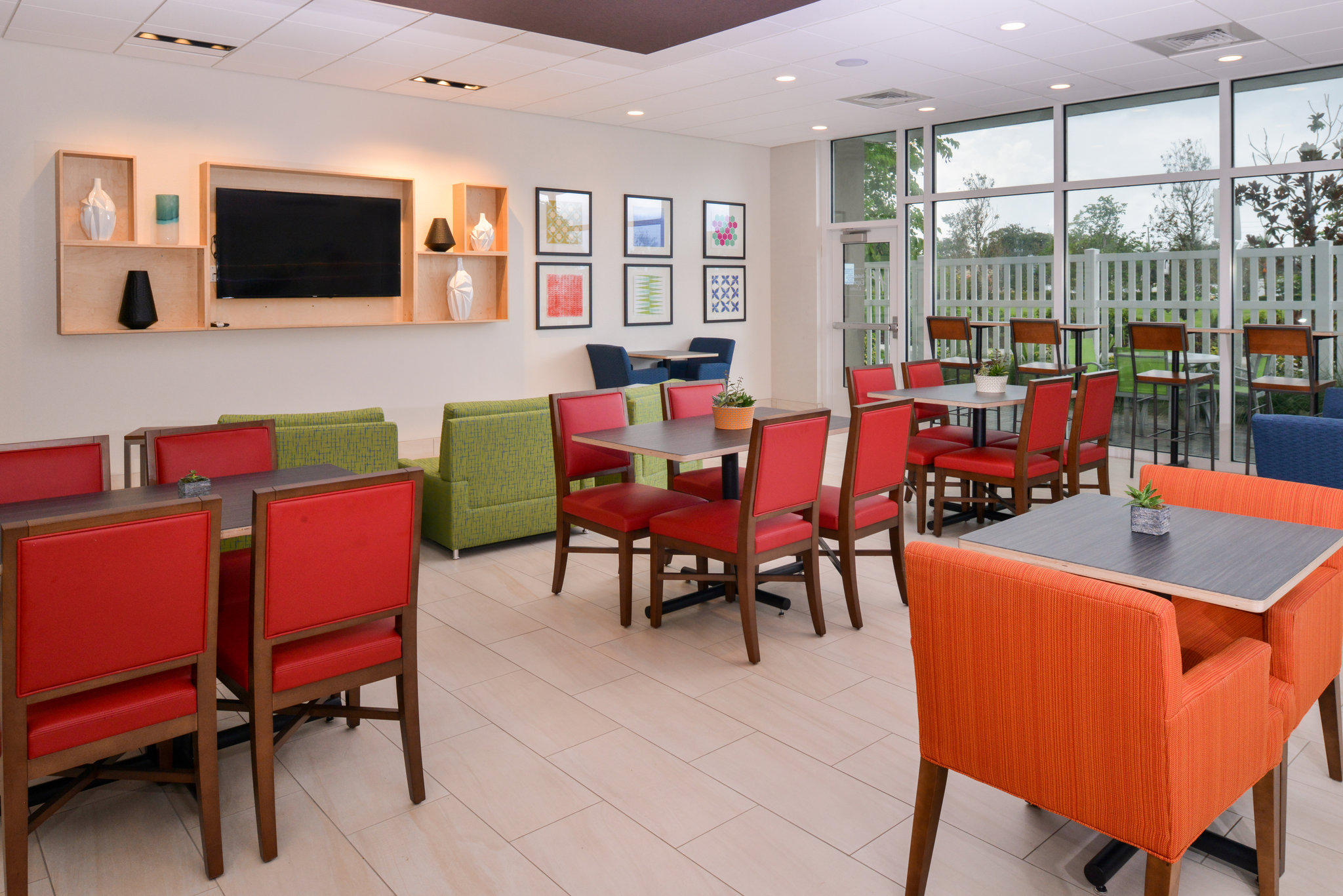 Holiday Inn Express & Suites St. Petersburg - Madeira Beach Photo