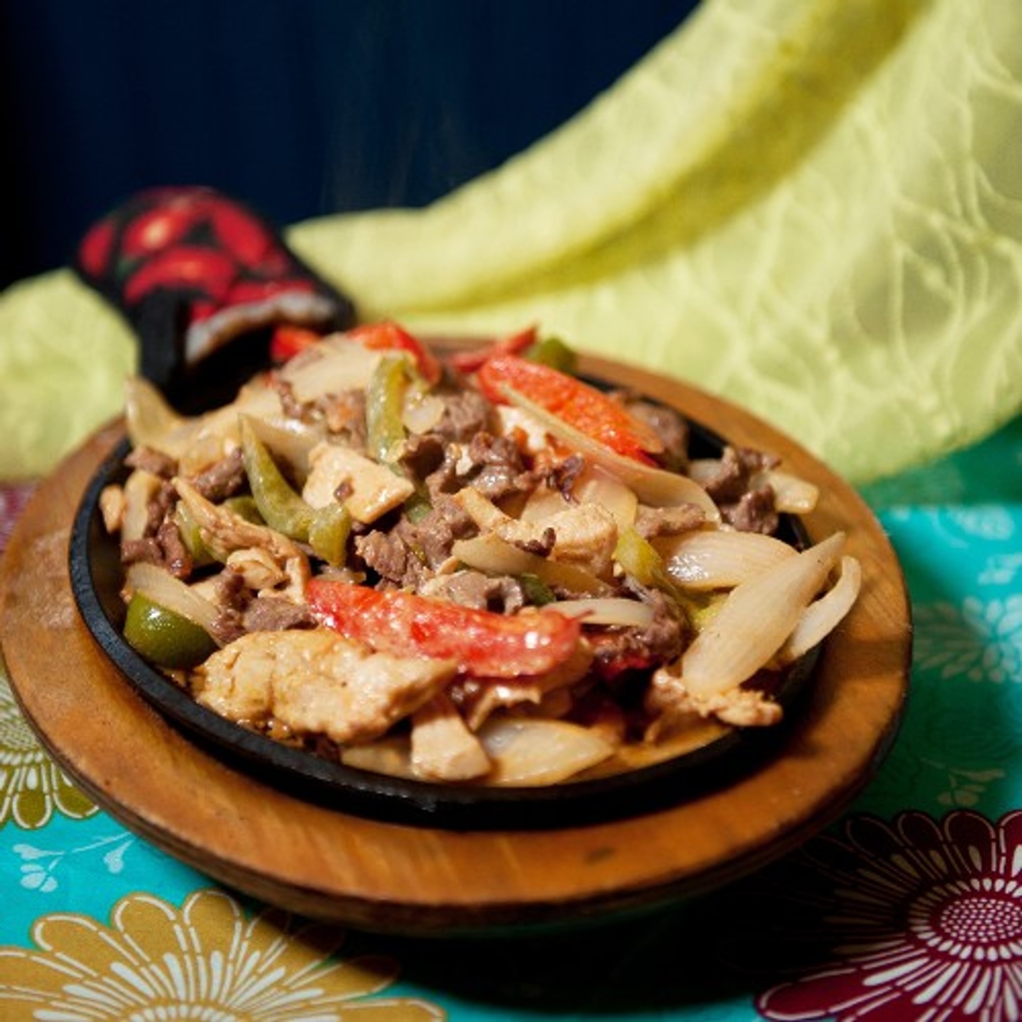 CHICKEN AND STEAK FAJITAS WITH CREAM SAUCE