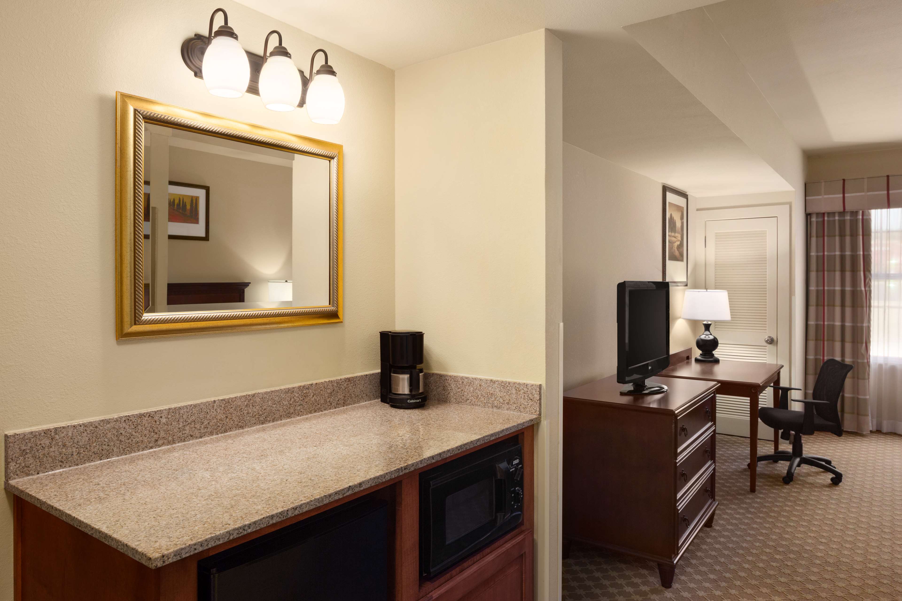 Country Inn & Suites by Radisson, Crestview, FL Photo