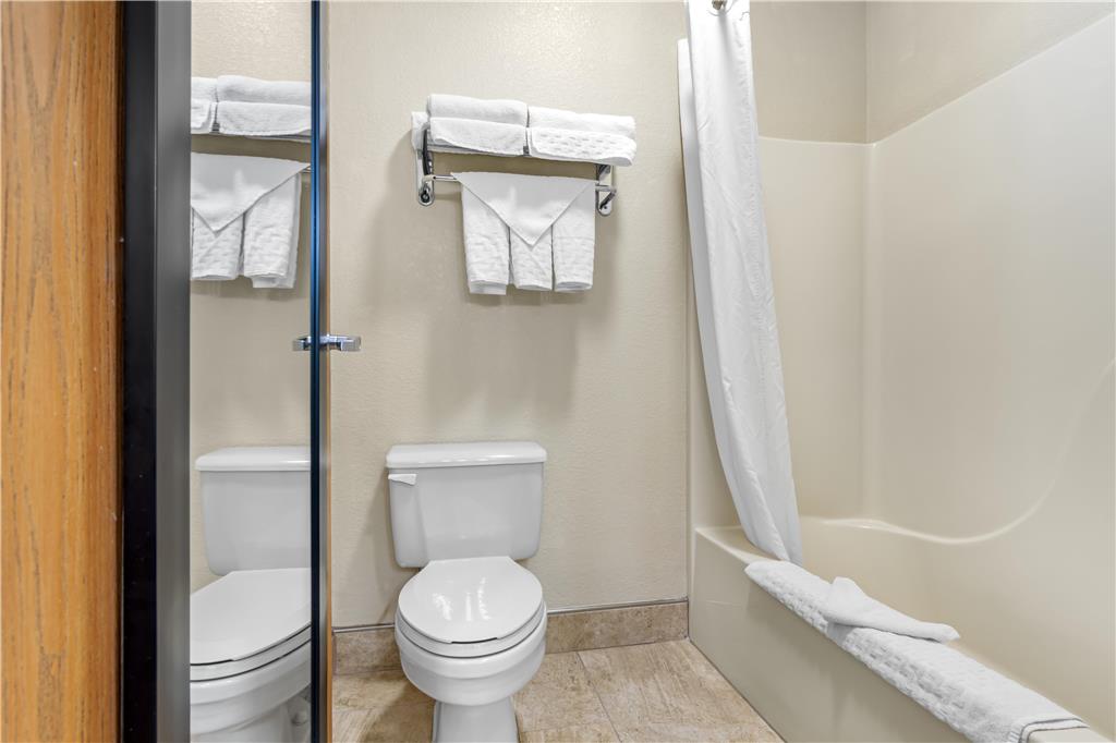 Best Western Teal Lake Inn Image