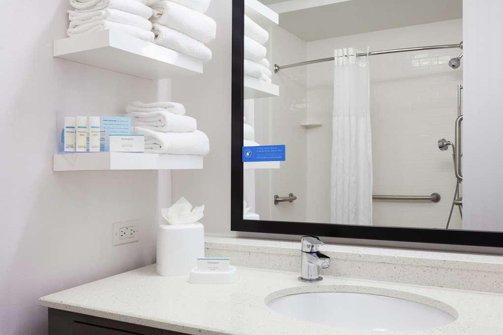 Hampton Inn & Suites Deland Image