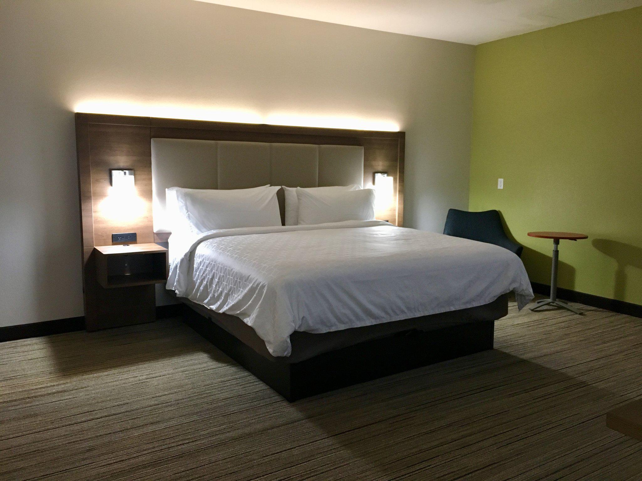 Holiday Inn Express Grand Island - Niagara Falls Photo