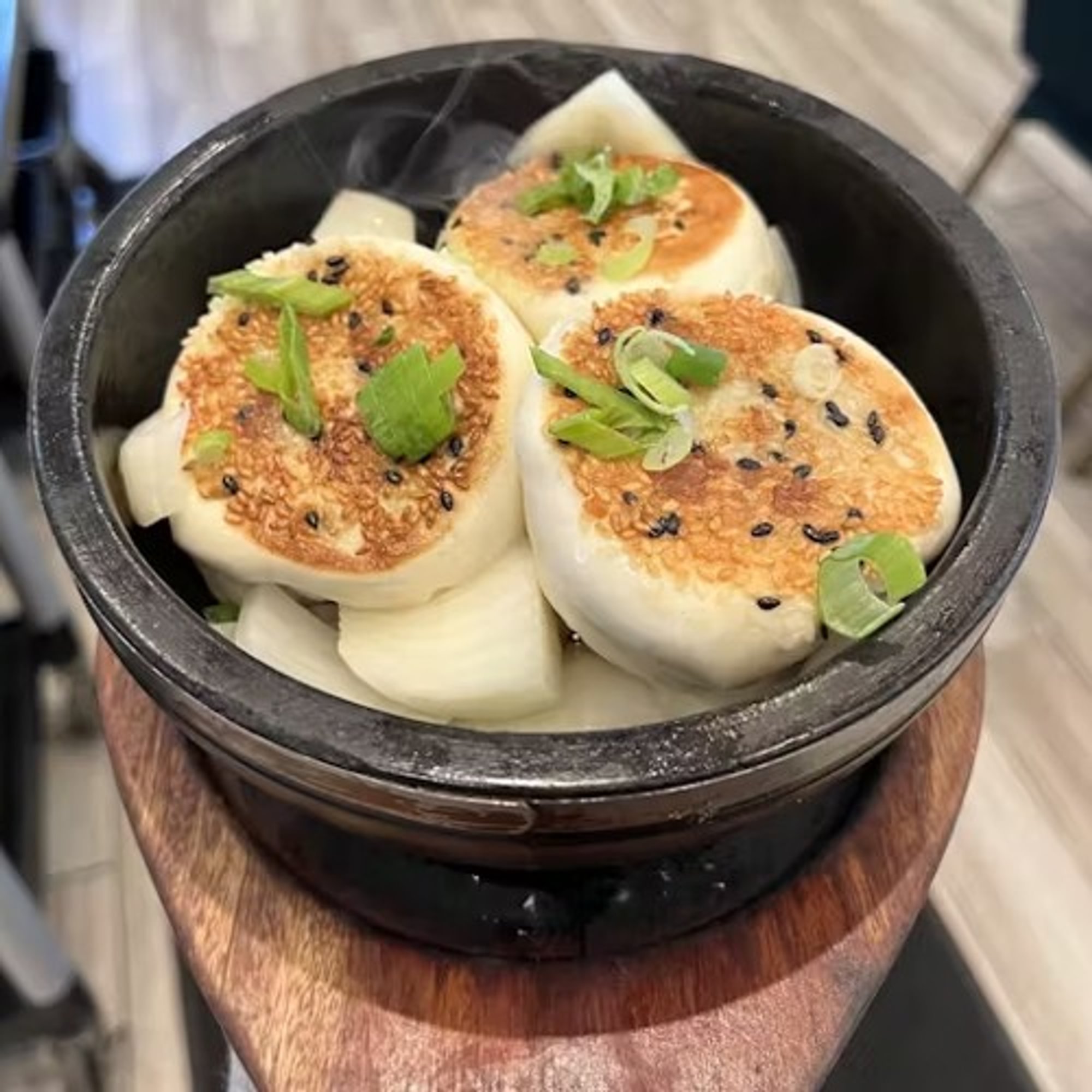 Pan-Fried Vegetable & Pork Bun 沙鍋生煎包