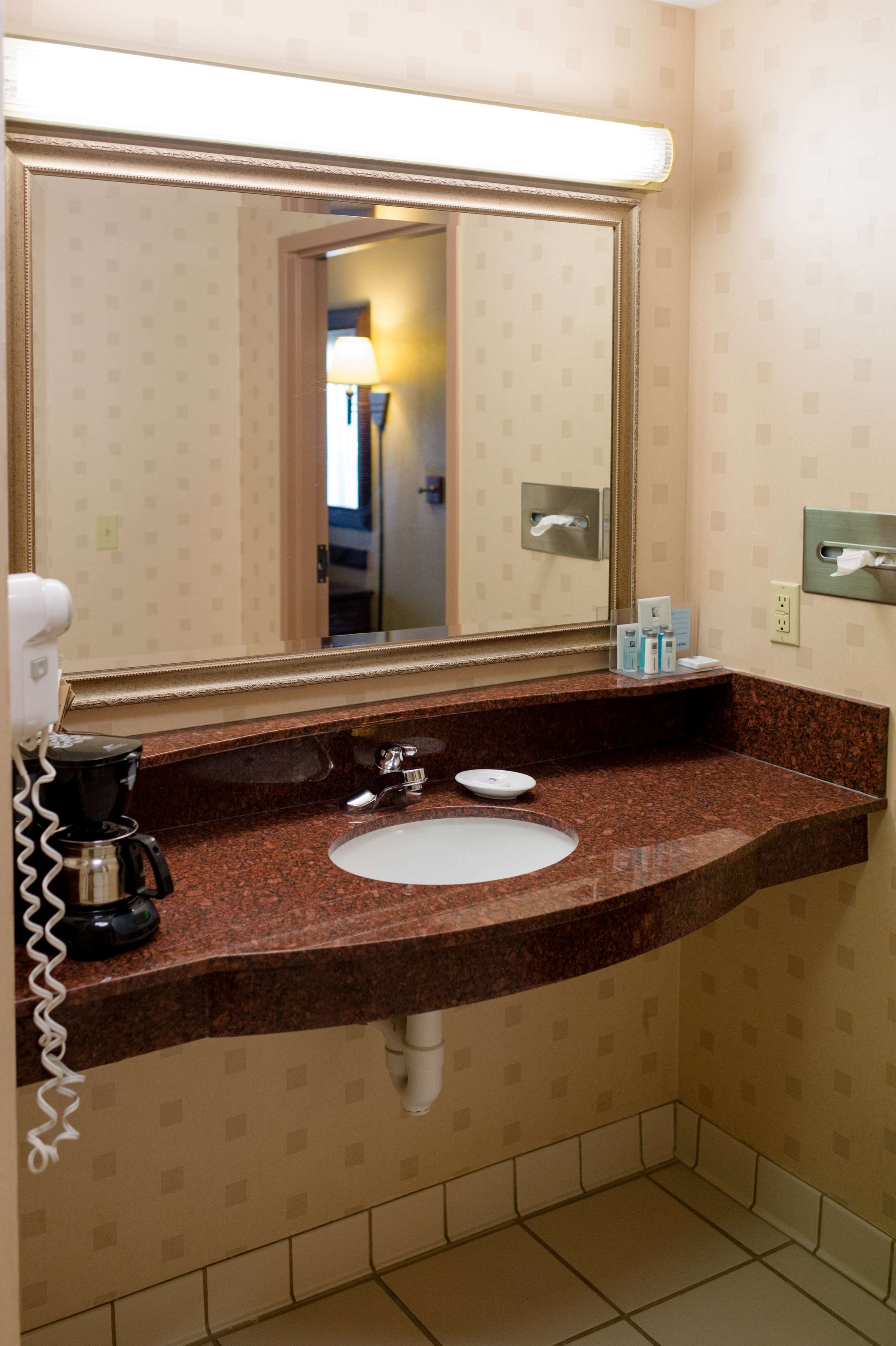 Guest room bath