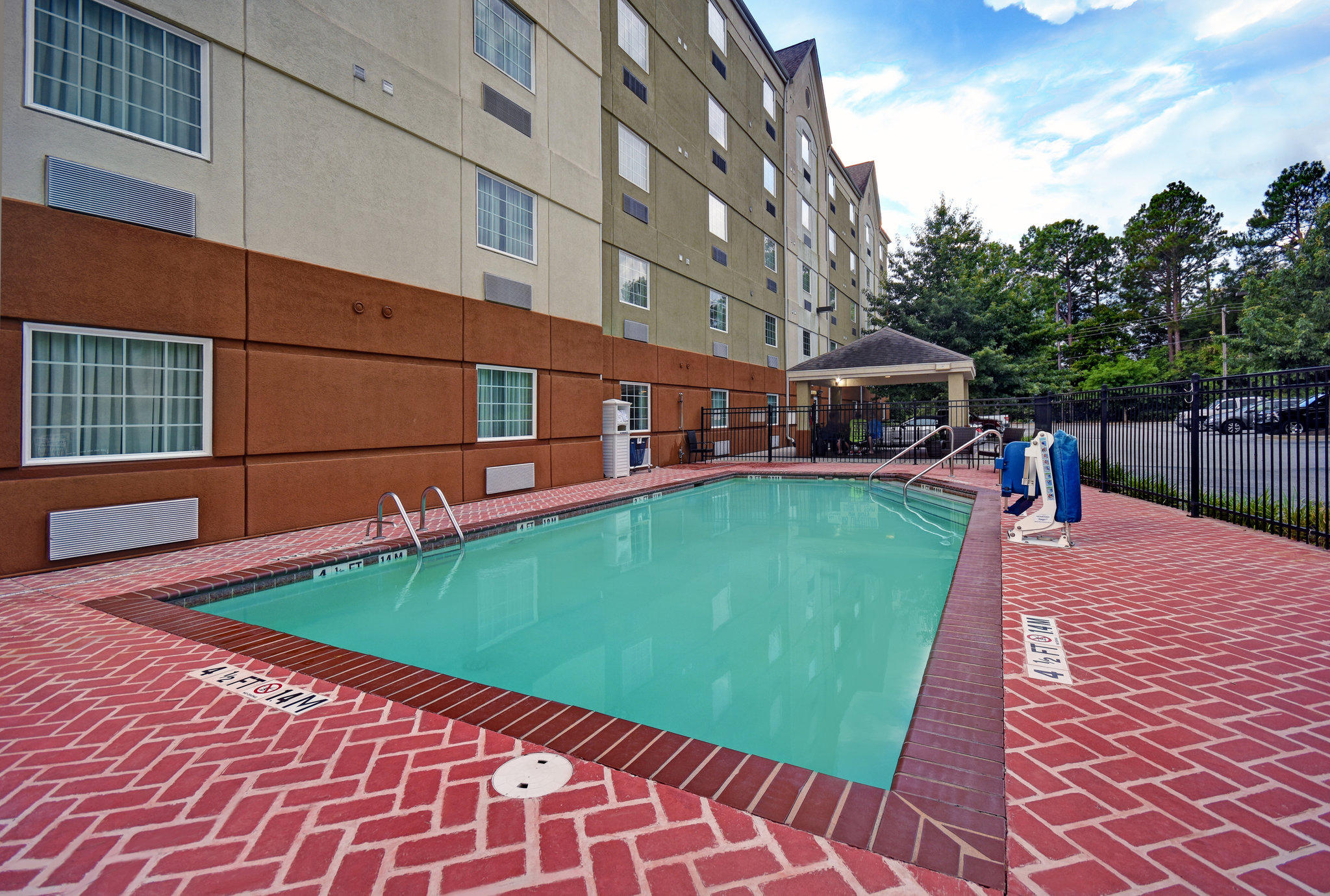 Candlewood Suites Columbia-Ft. Jackson Photo