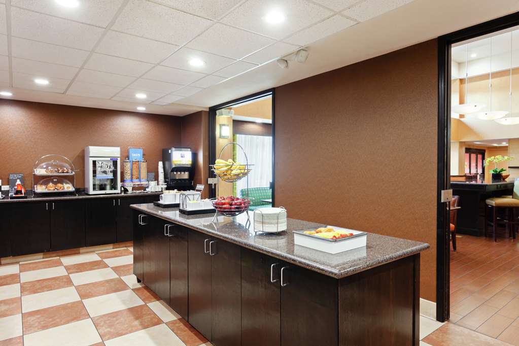 Hampton Inn & Suites Fresno-Northwest Image