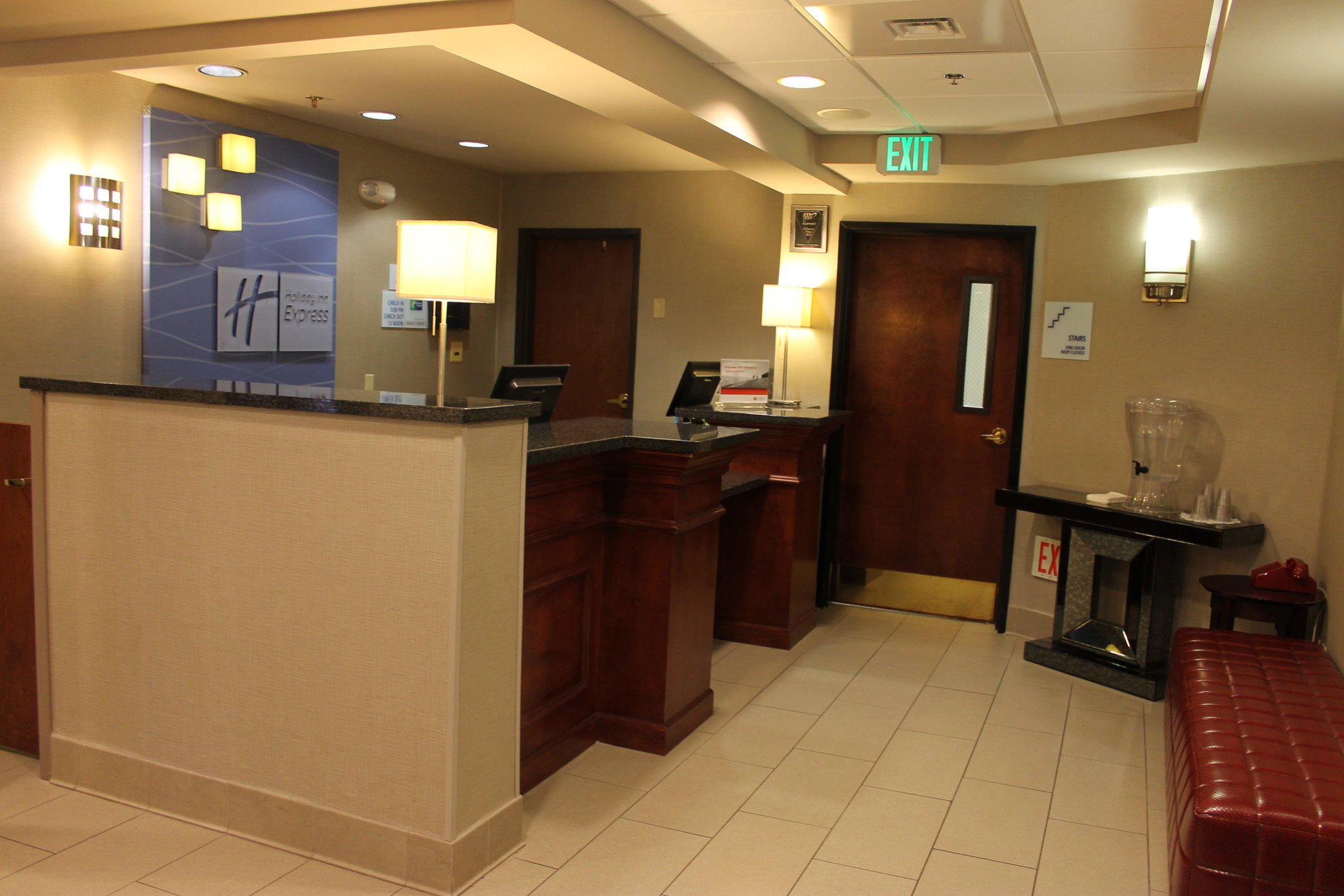 Holiday Inn Express & Suites Colorado Springs Airport Photo