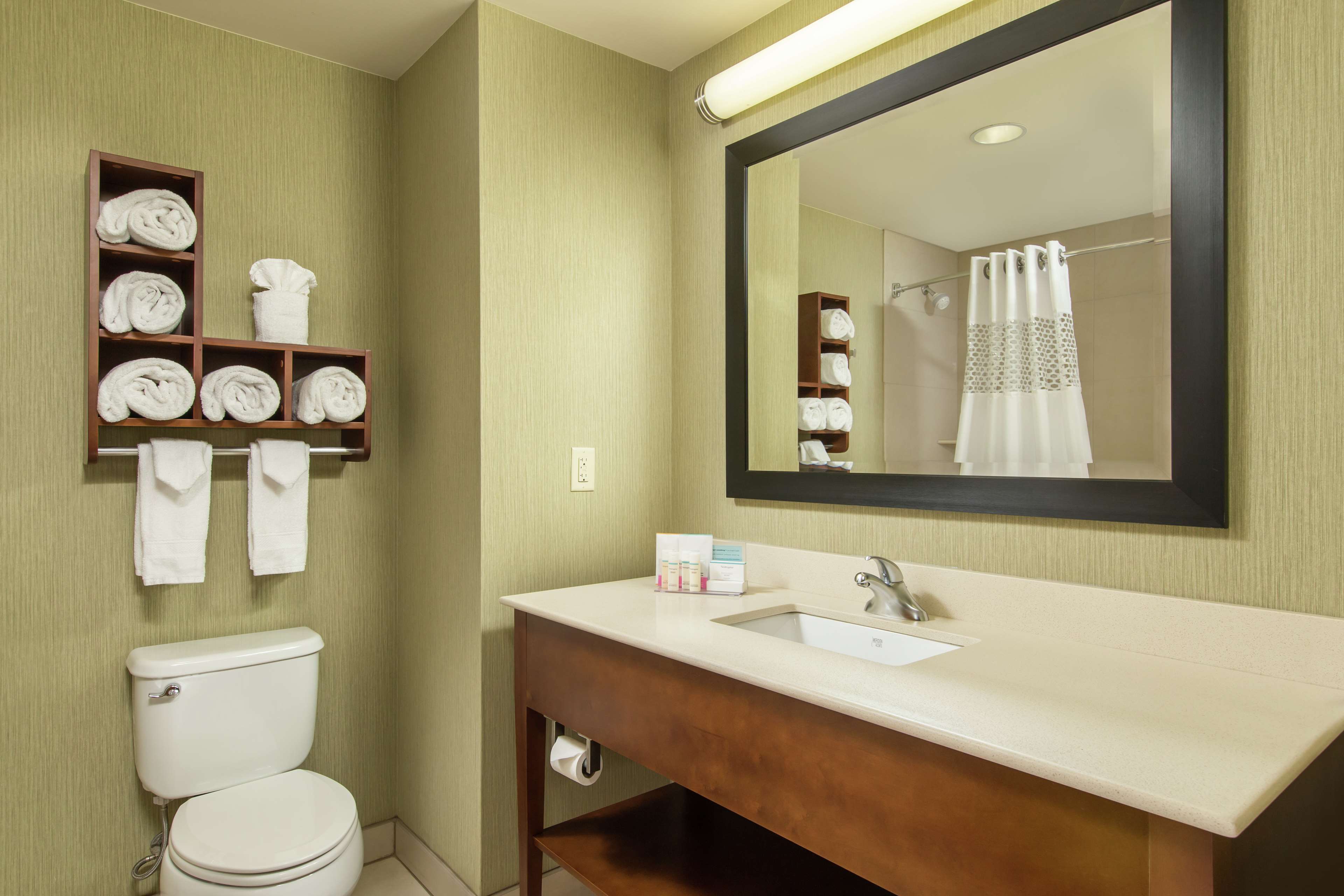 Hampton Inn Cleveland Photo