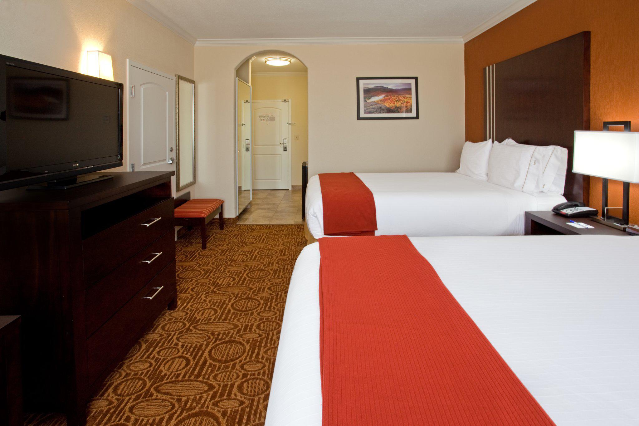 Holiday Inn Express & Suites Katy Photo